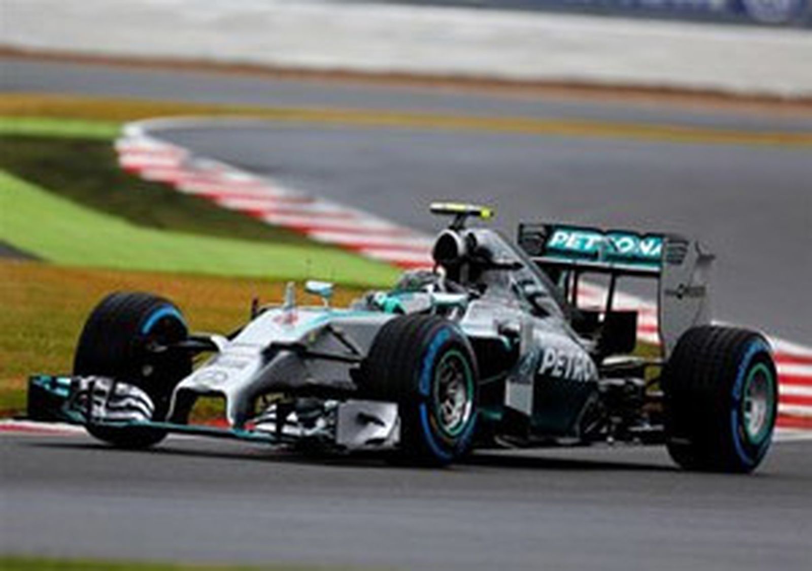 Rosberg saldrá desde la pole en Silverstone, Alonso eliminado en la Q1