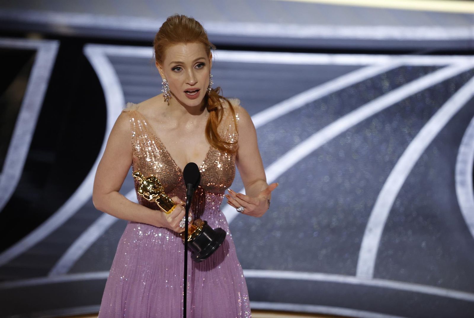 Jessica Chastain tras recoger el Oscar a Mejor Actriz protagonista por su papel en 'Los ojos de Tammy Fayes'