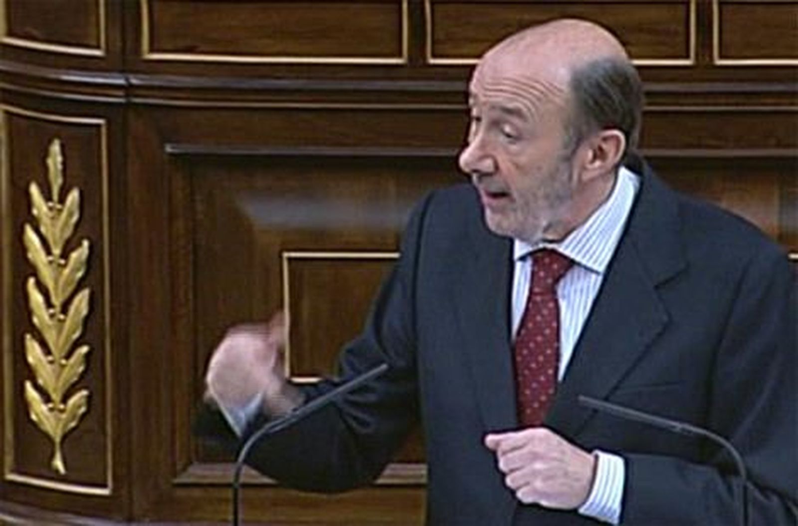 Rubalcaba: "Señor Rajoy, ¿en qué país vive usted?"