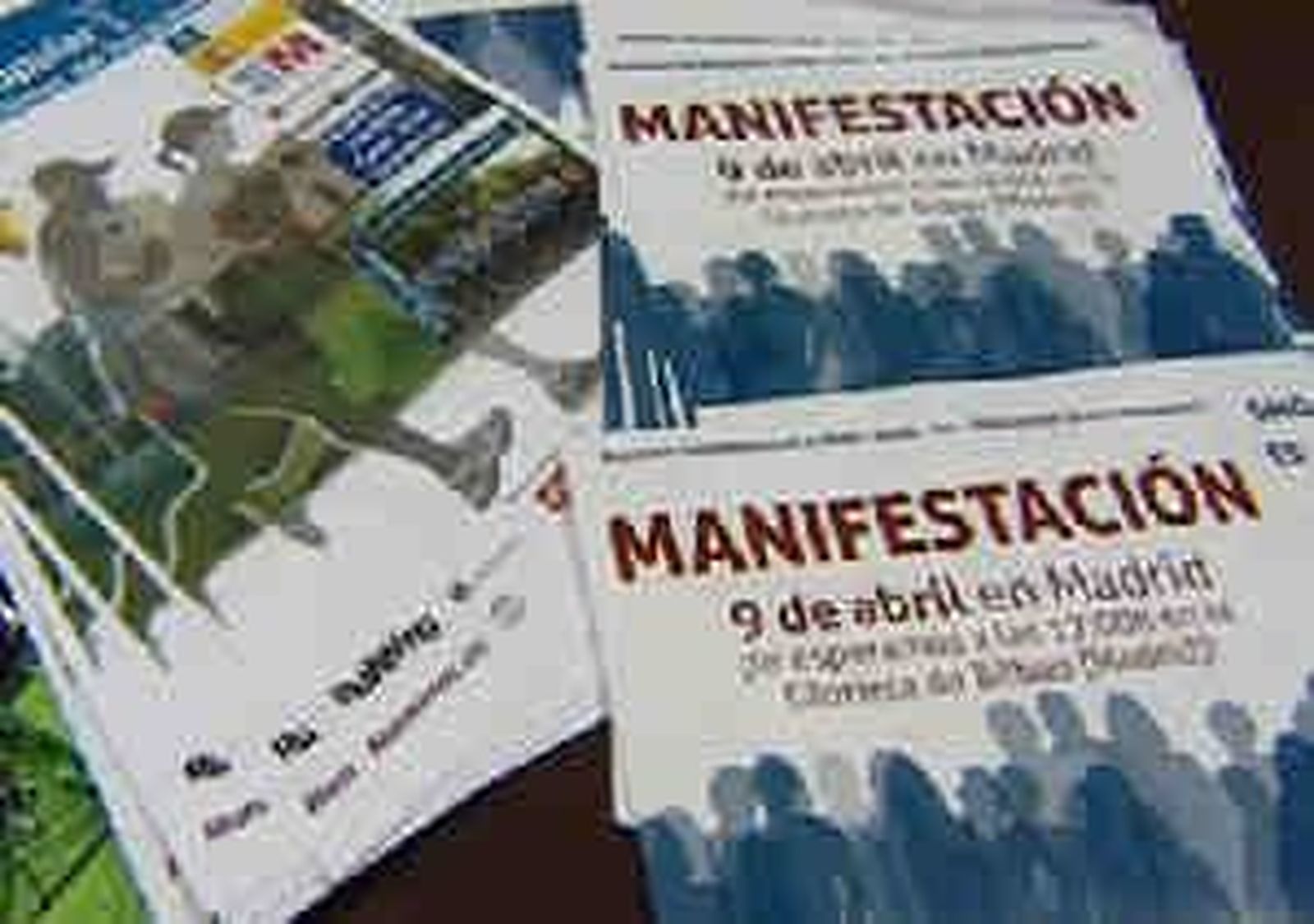 Las víctimas salen a las calles para exigir al Gobierno que impida a los etarras concurrir el 22M