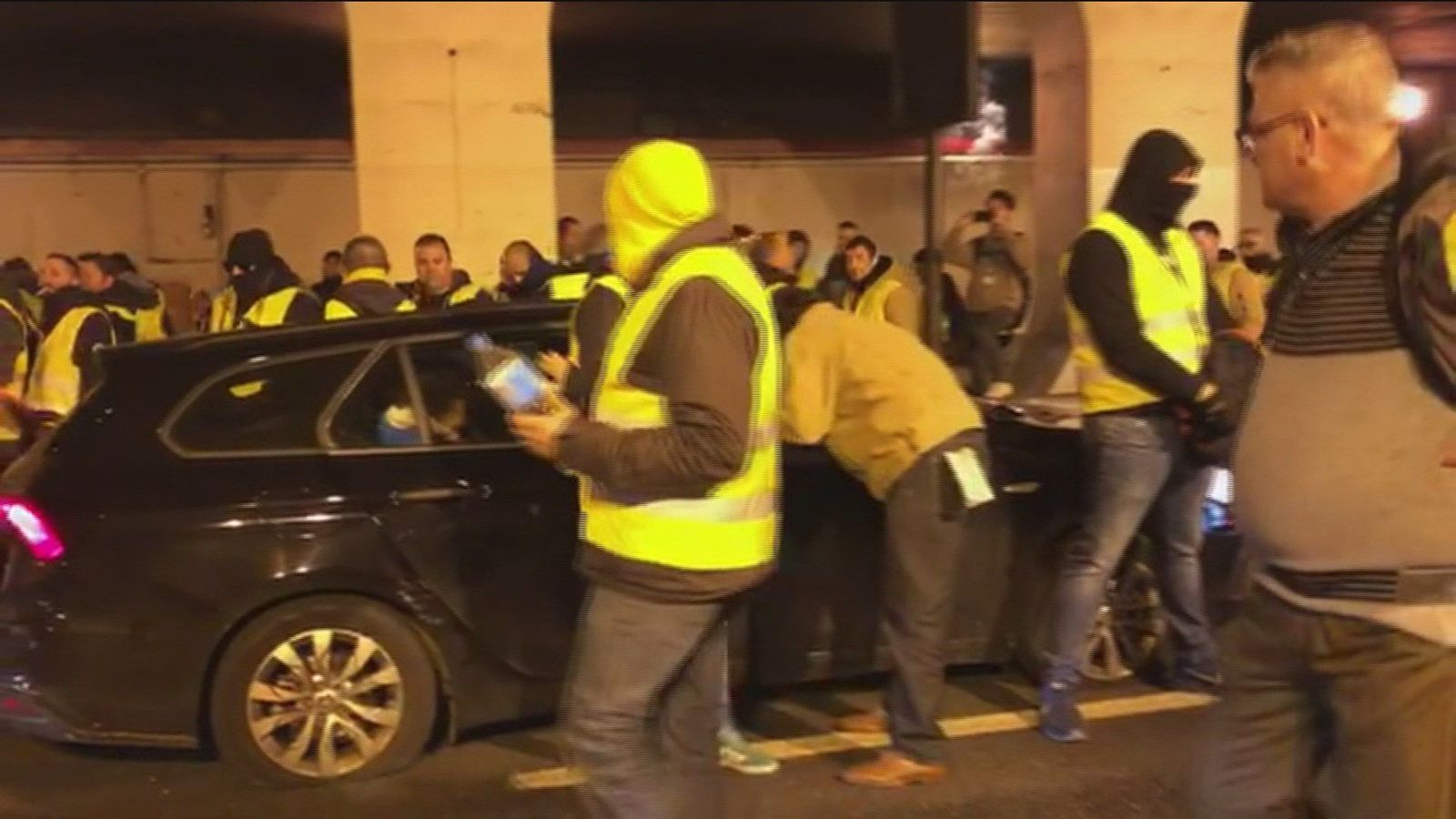 Los taxistas de Barcelona protagonizan todo tipo de incidentes y agreden a los VTC