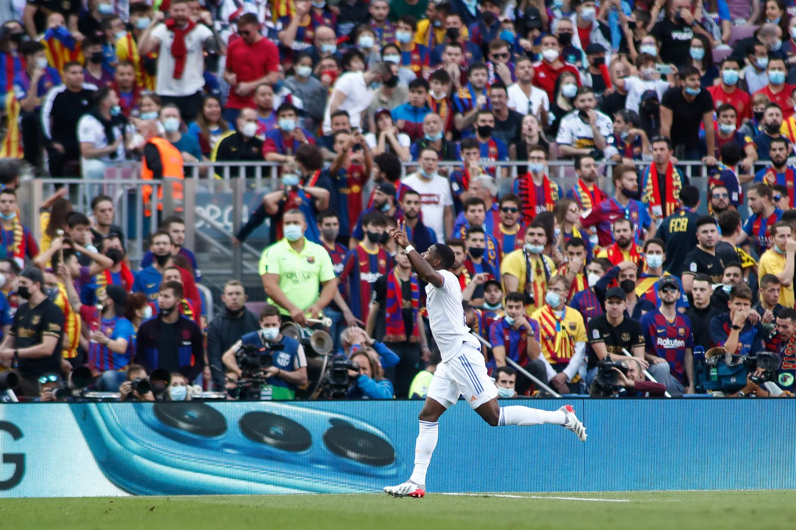 Alaba celebra el gol que anotó del año pasado en el Camp Nou