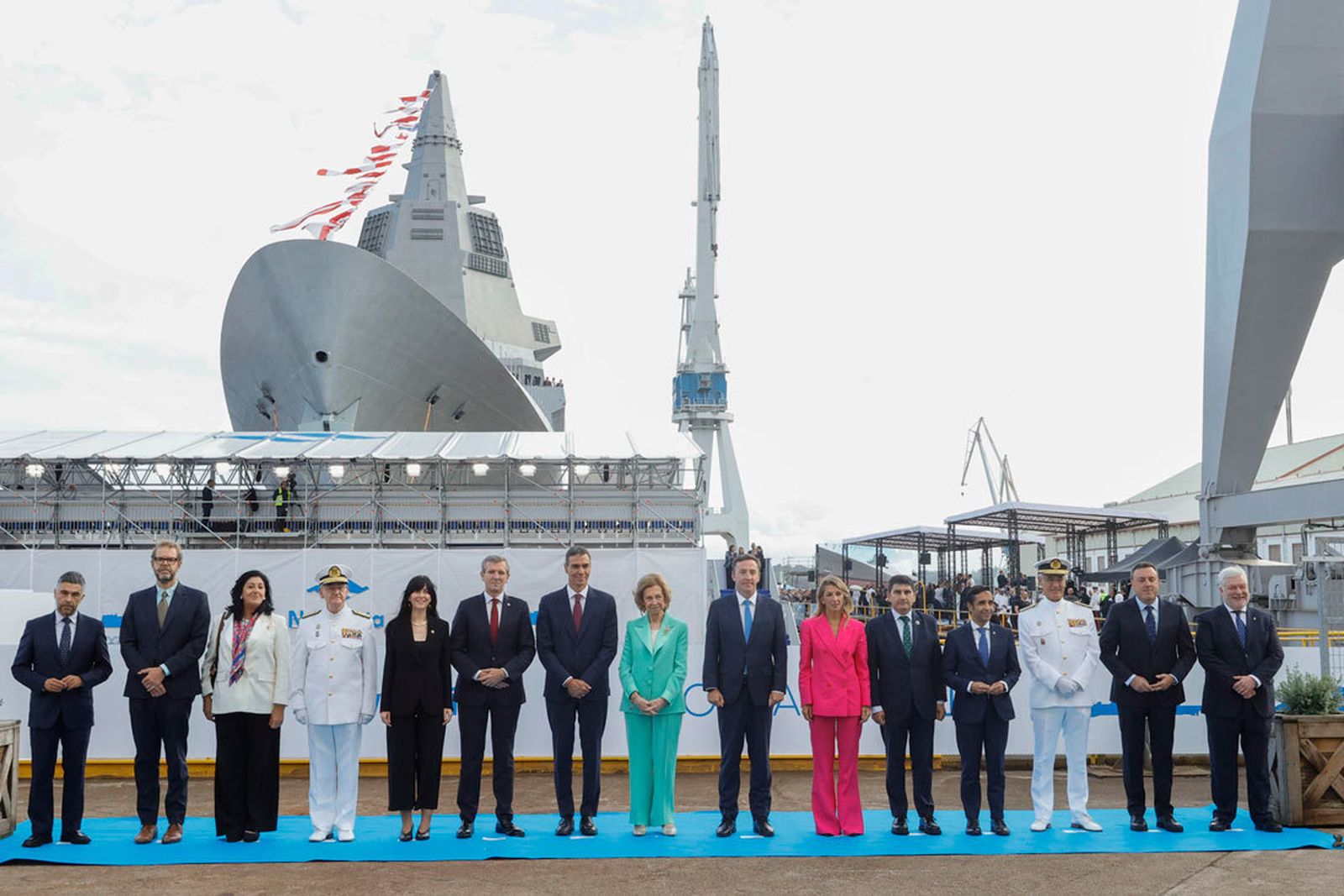 Doña Sofia amadrina la botadura en Ferrol de la fragata F-111 'Bonifaz'