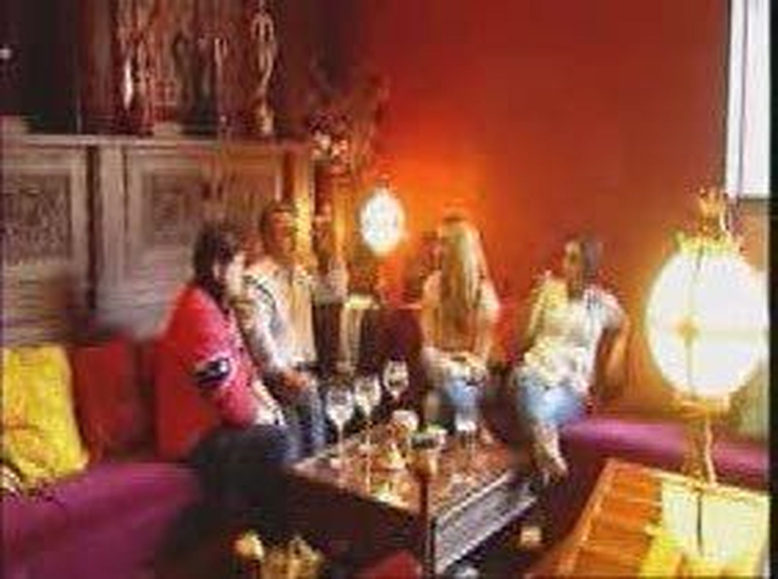 Abre el primer club de fumadores  de la capital en la calle del Nardo