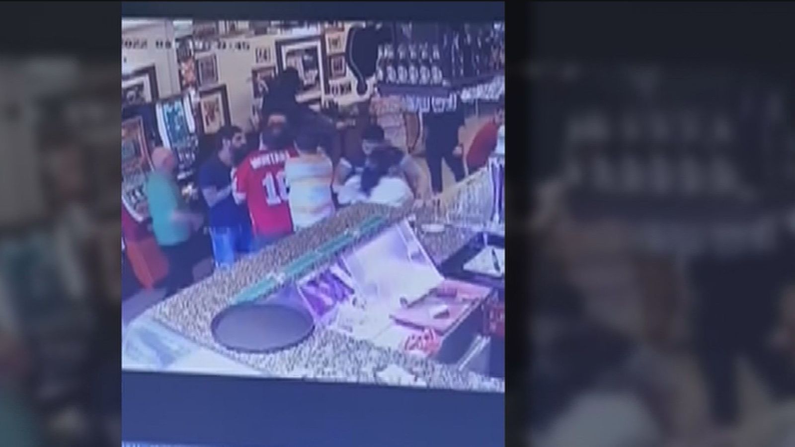 Miembros del Frente Atlético la lían en varios bares de Las Ventas