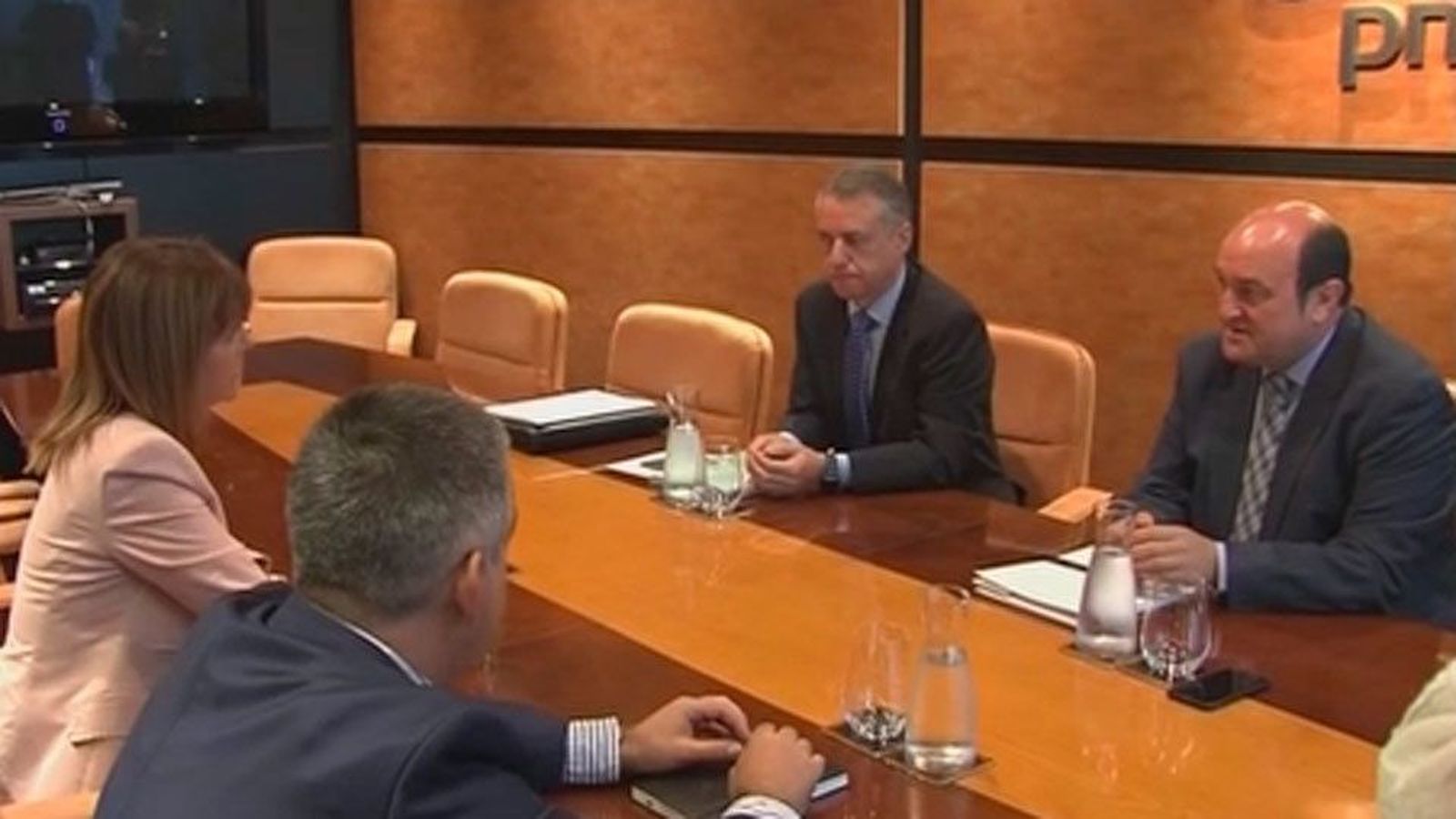 PNV y PSE pactan reformar el Estatuto y debatir sobre nación y derecho a decidir