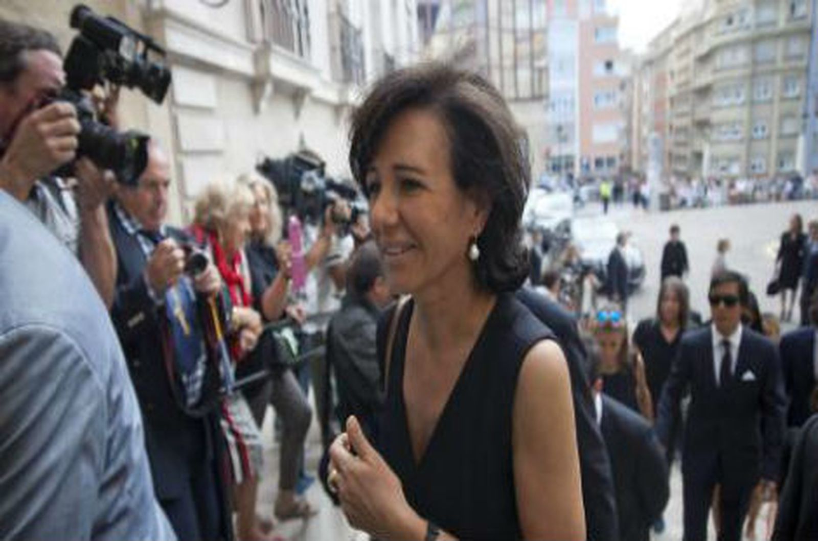 Empresa, banca española y miles de cántabros arropan a la familia Botín