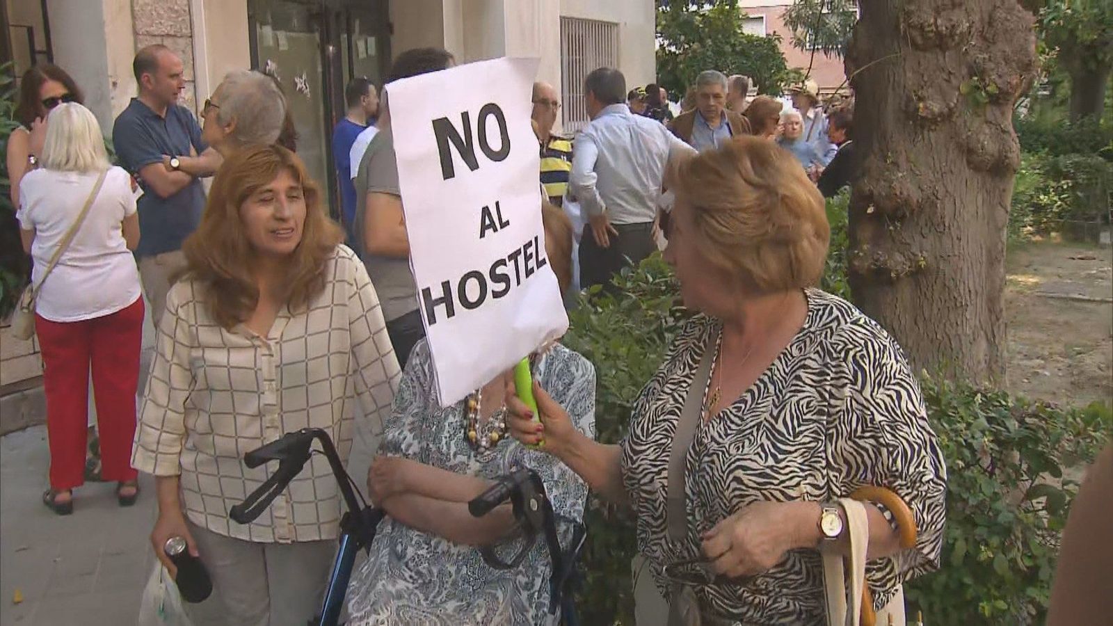 Almeida reitera que no permitirá que el hostel del Parque de las Avenidas se convierta en un centro de refugiados