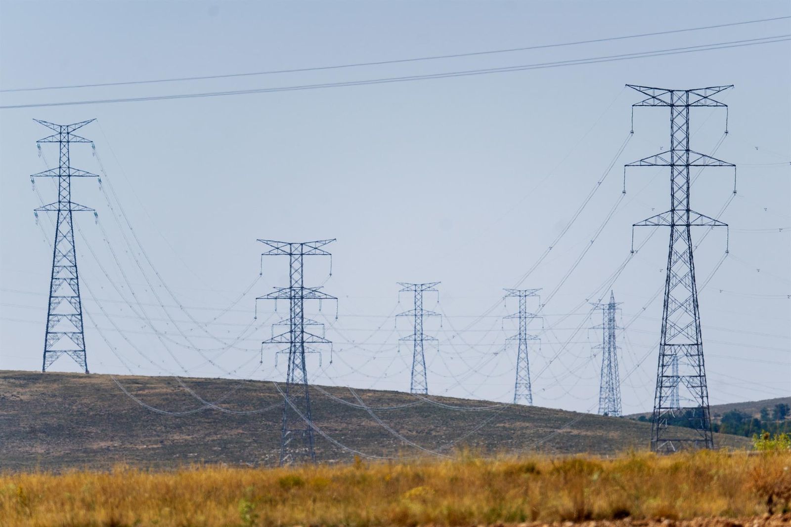 Línea de alta tensión eléctrica