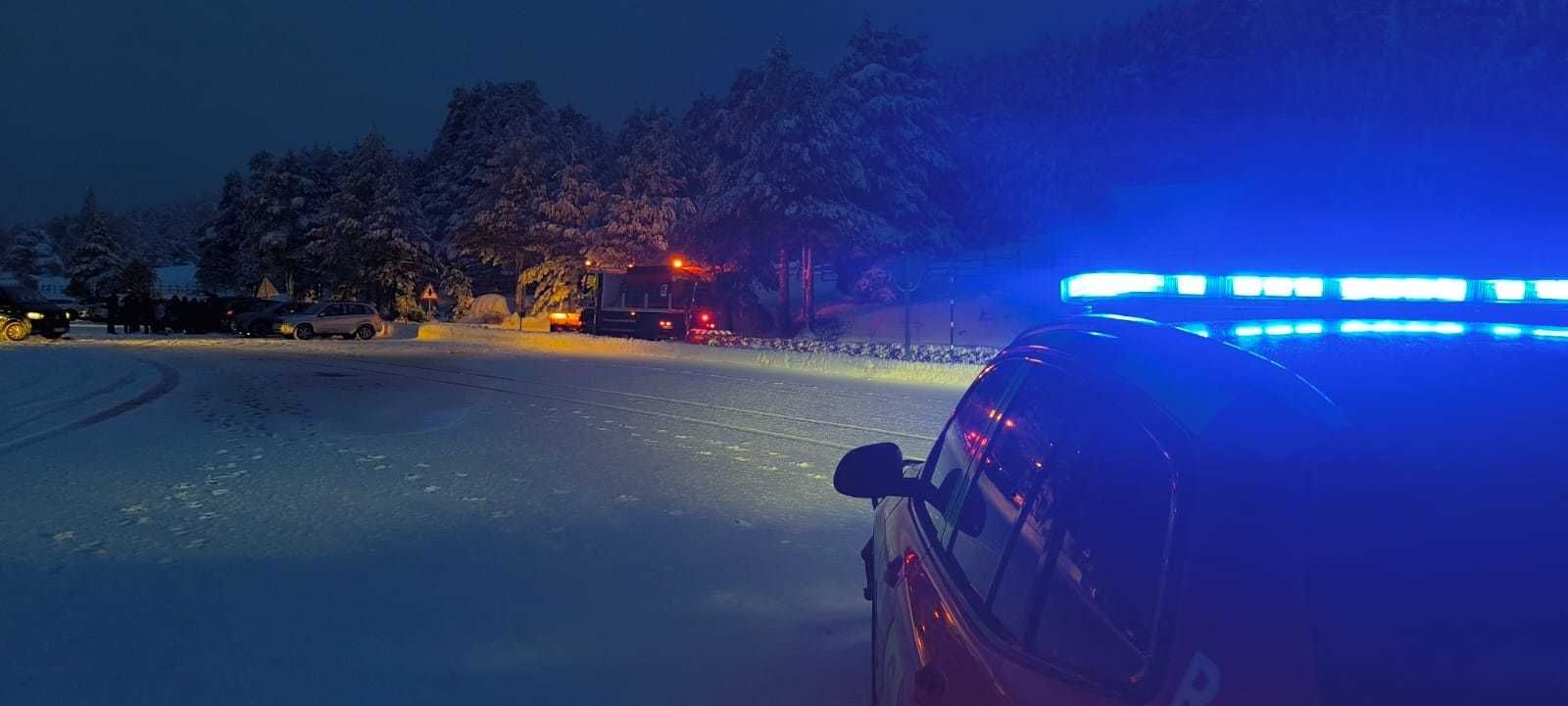 Rescatan a dos jóvenes con hipotermia leve tras perderse con la nieve en Guadarrama