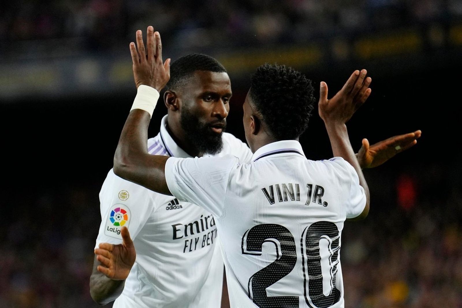 Vinícius y a Rudiger