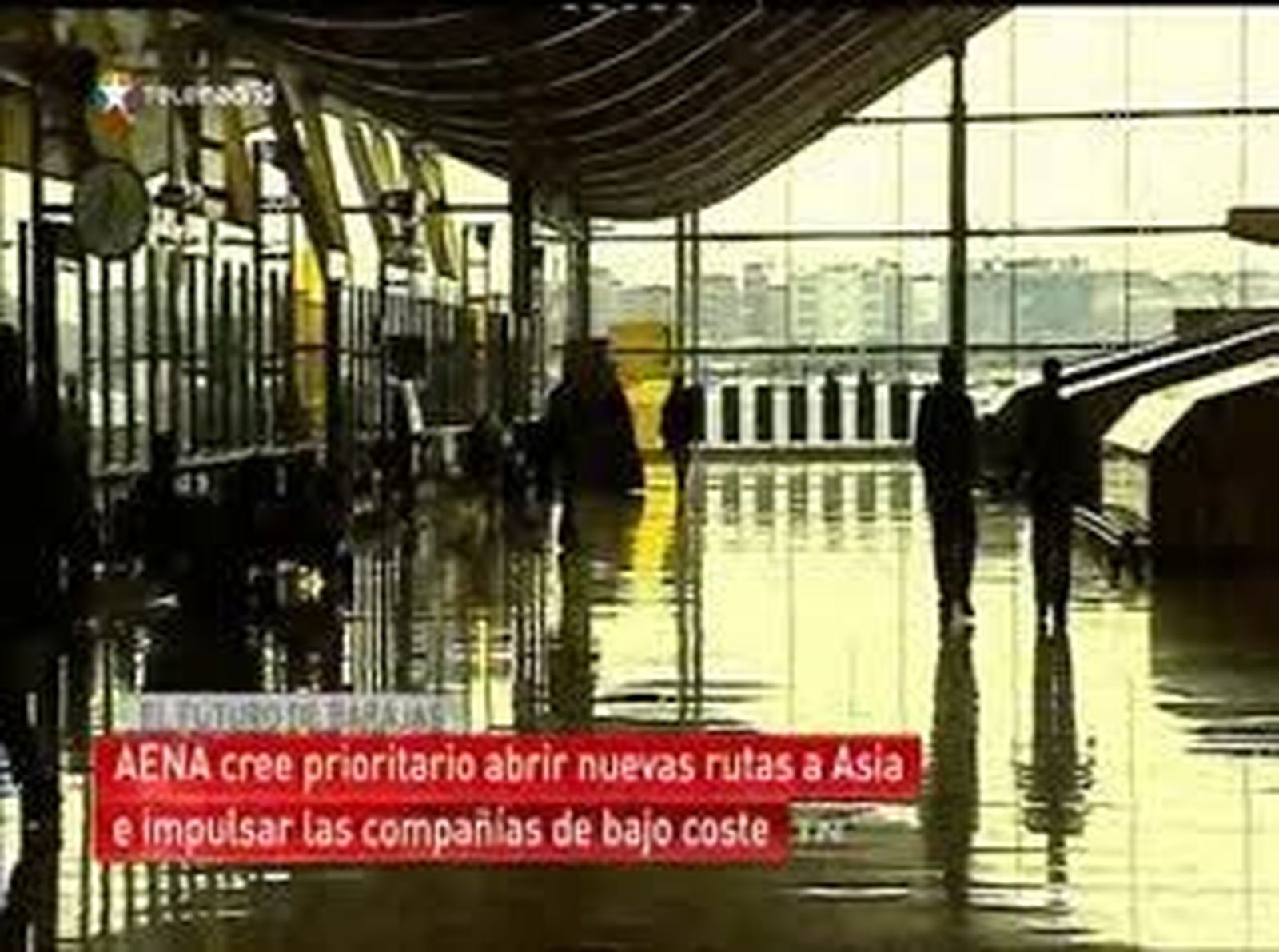 Madrid confía en la introducción de compañías low cost en Barajas para su recuperación