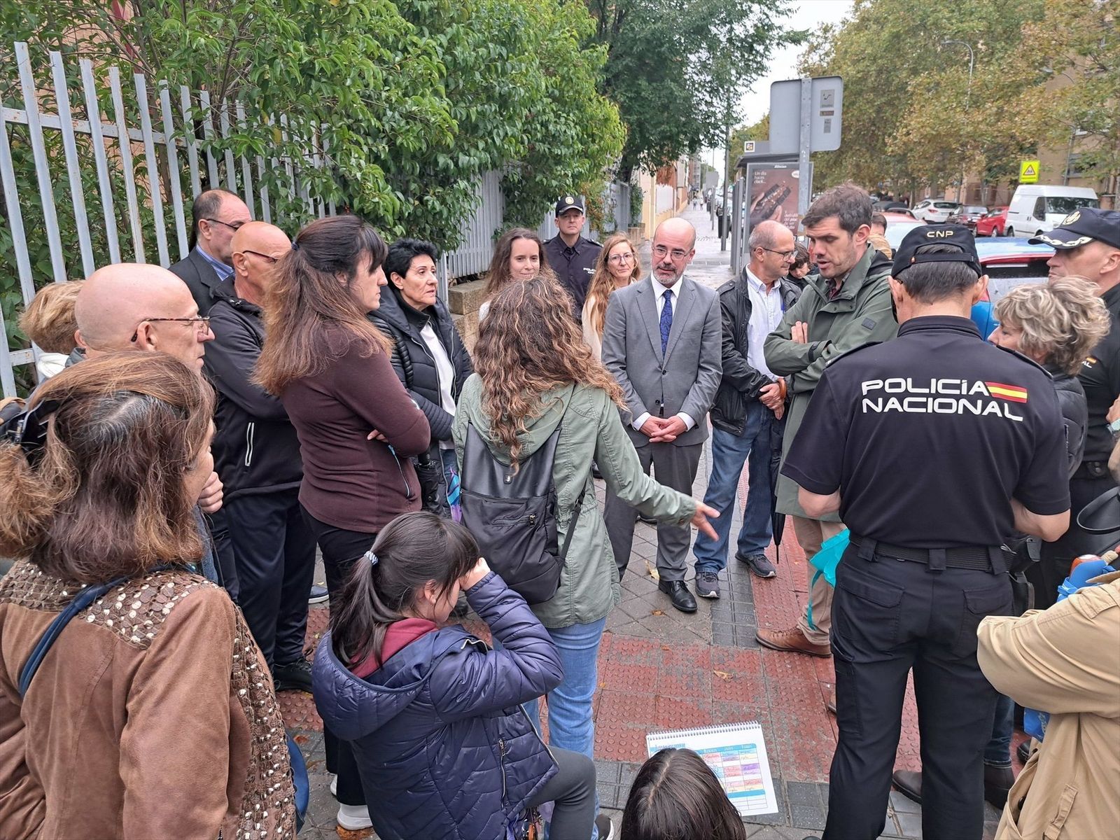 Vecinos de San Blas reclaman al delegado del Gobierno soluciones a la degradación del barrio