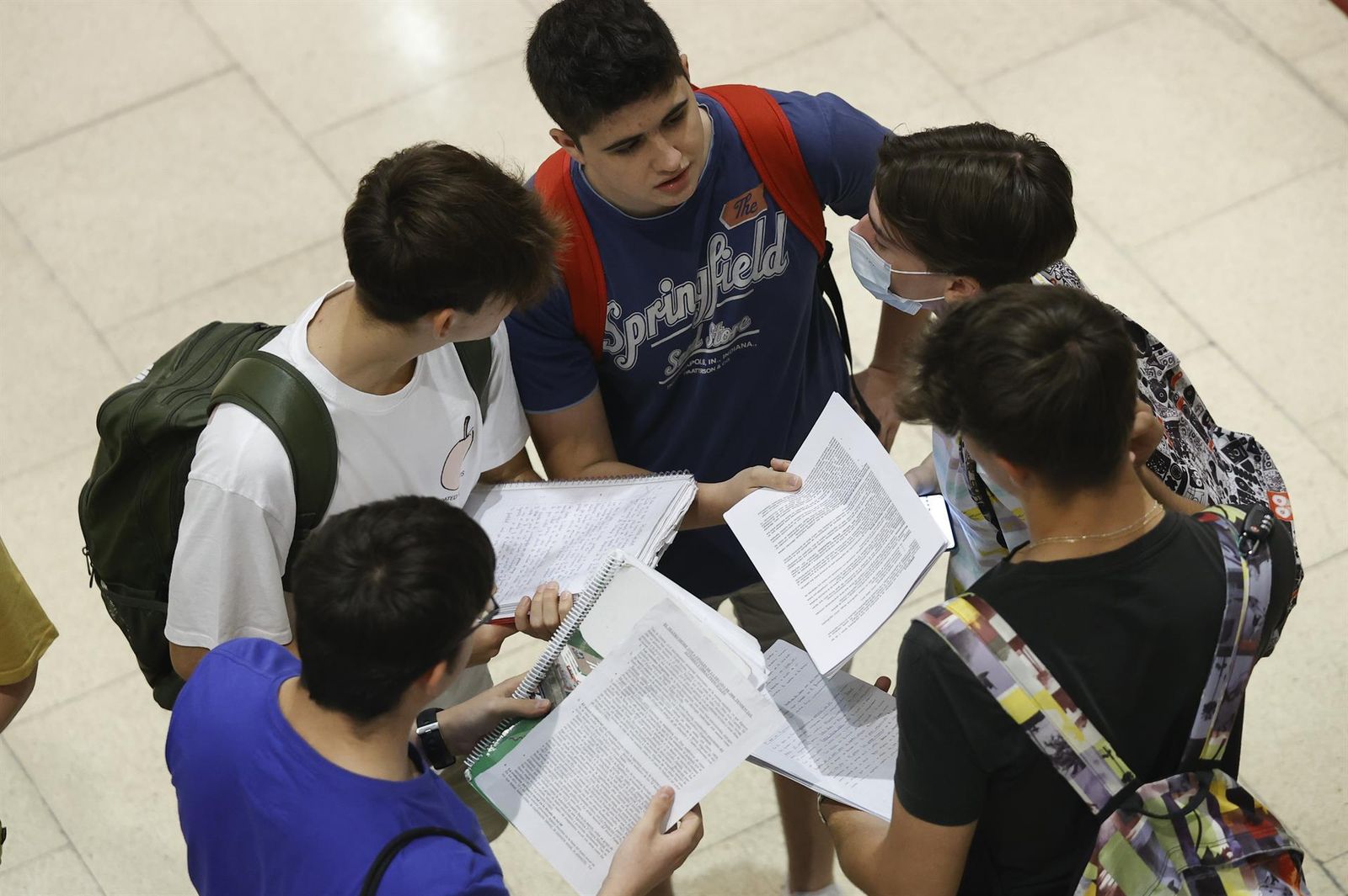 Varios estudiantes se enfrentan al examen de la EvAU