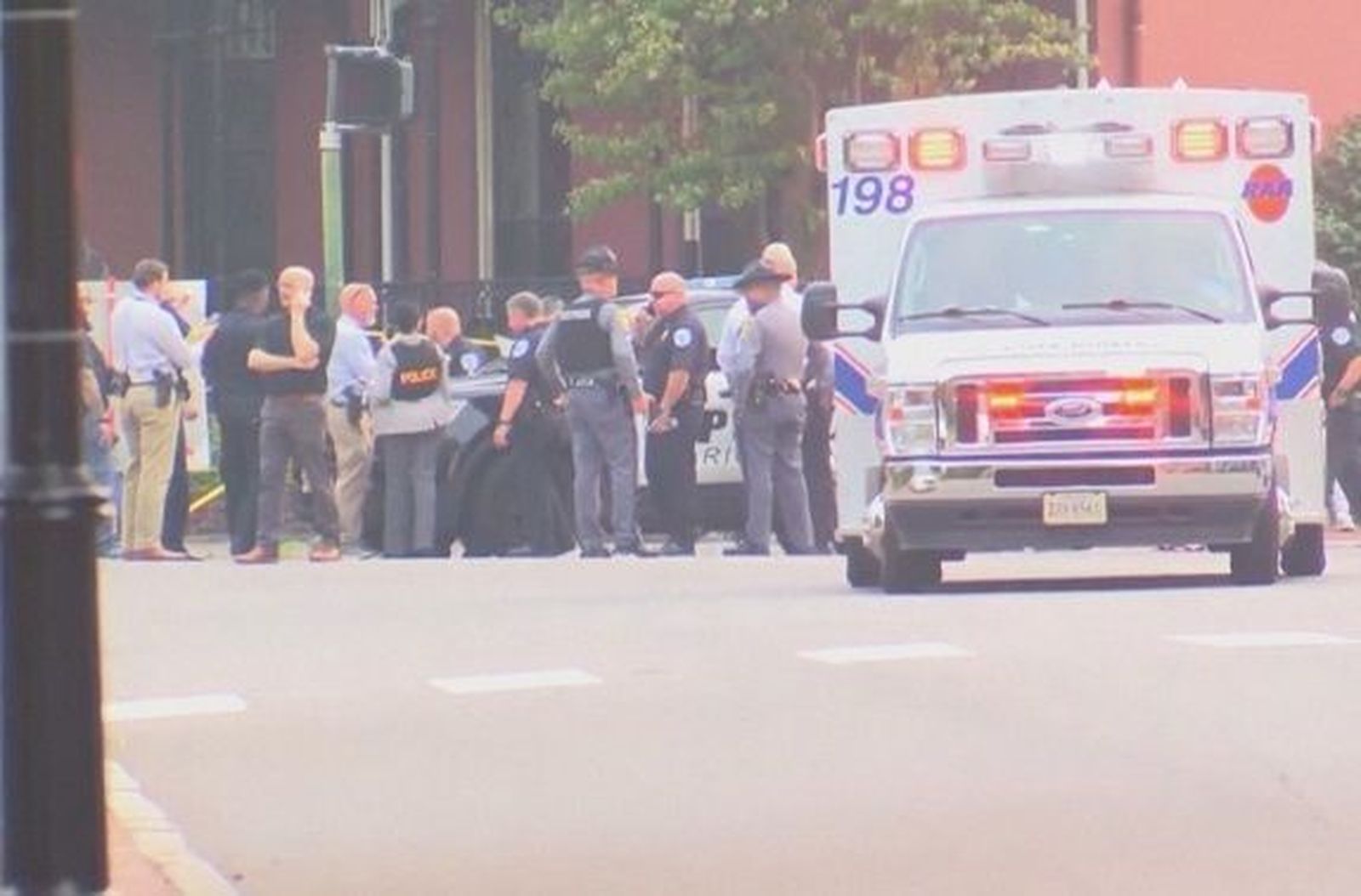 Dos muertos en un tiroteo durante una ceremonia de graduación escolar en EEUU