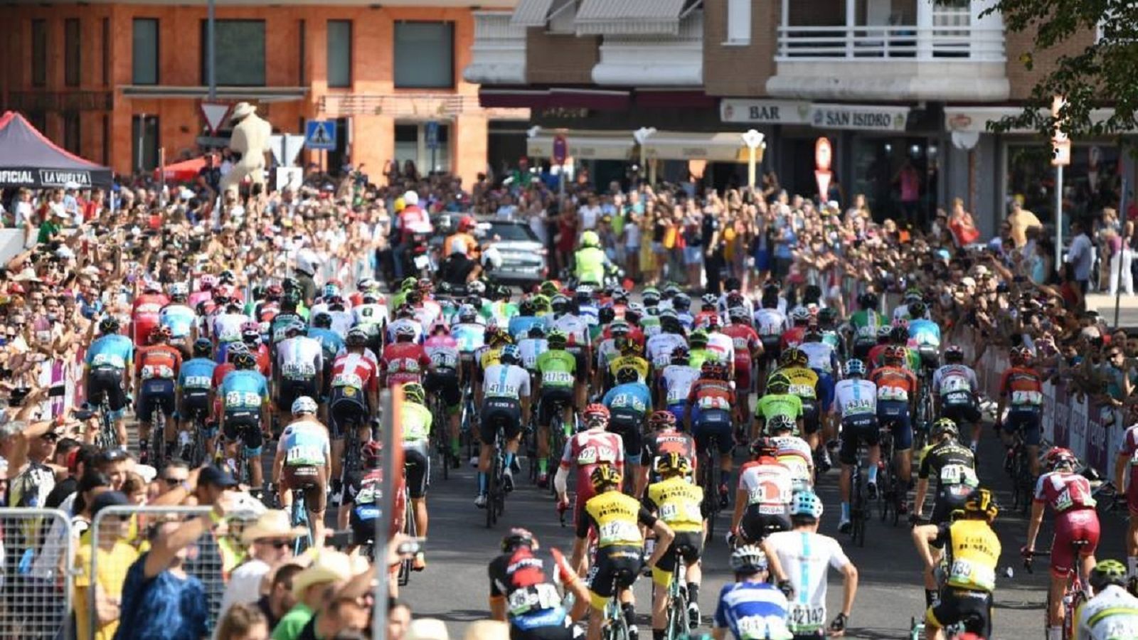 La 74ª edición de la Vuelta Ciclista a España arranca el 24 de agosto, en Torrevieja, para finalizar el 15 de septiembre en Madrid. El recorrido cuenta con 3272,2 km distribuidos en 21 etapas