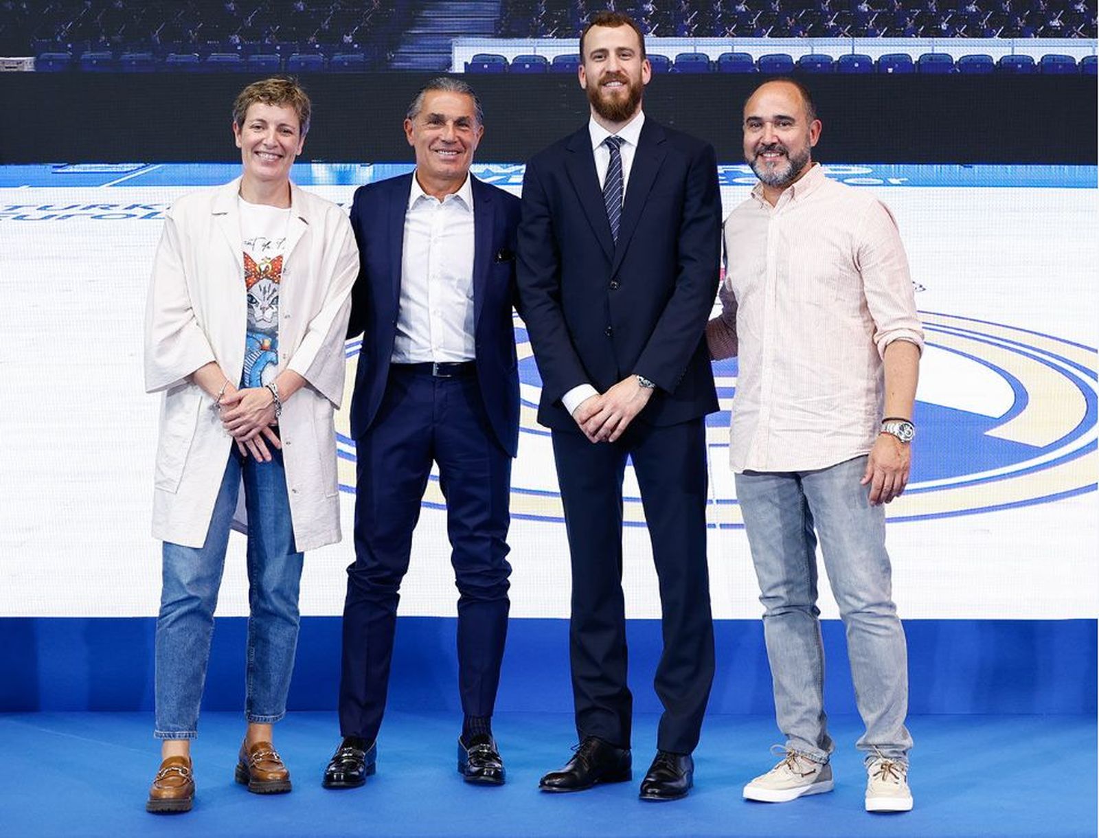 Sewrgio Rodríguez con Chus Mateo, Sergio Scariolo y la presidenta de la FEB