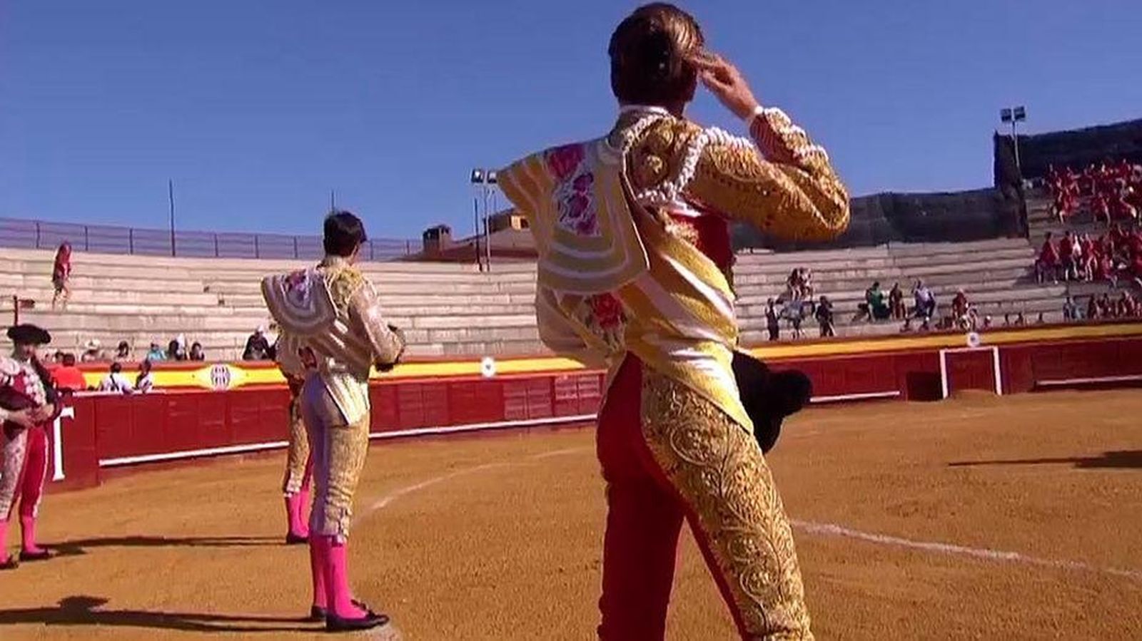 Festejo taurino en la plaza de toros de Cenicientos