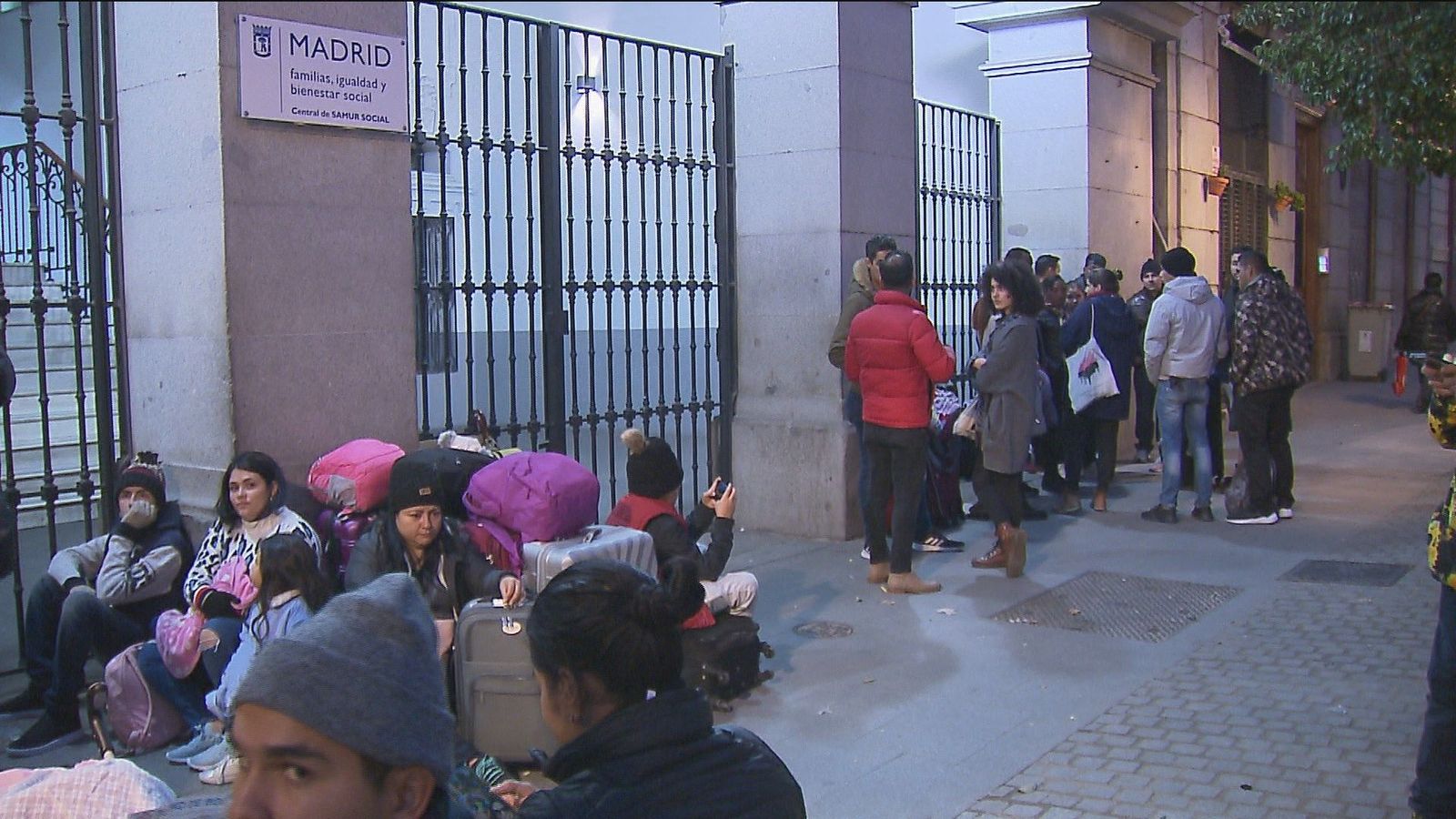 Los solicitantes de refugio siguen durmiendo en la calle en Madrid