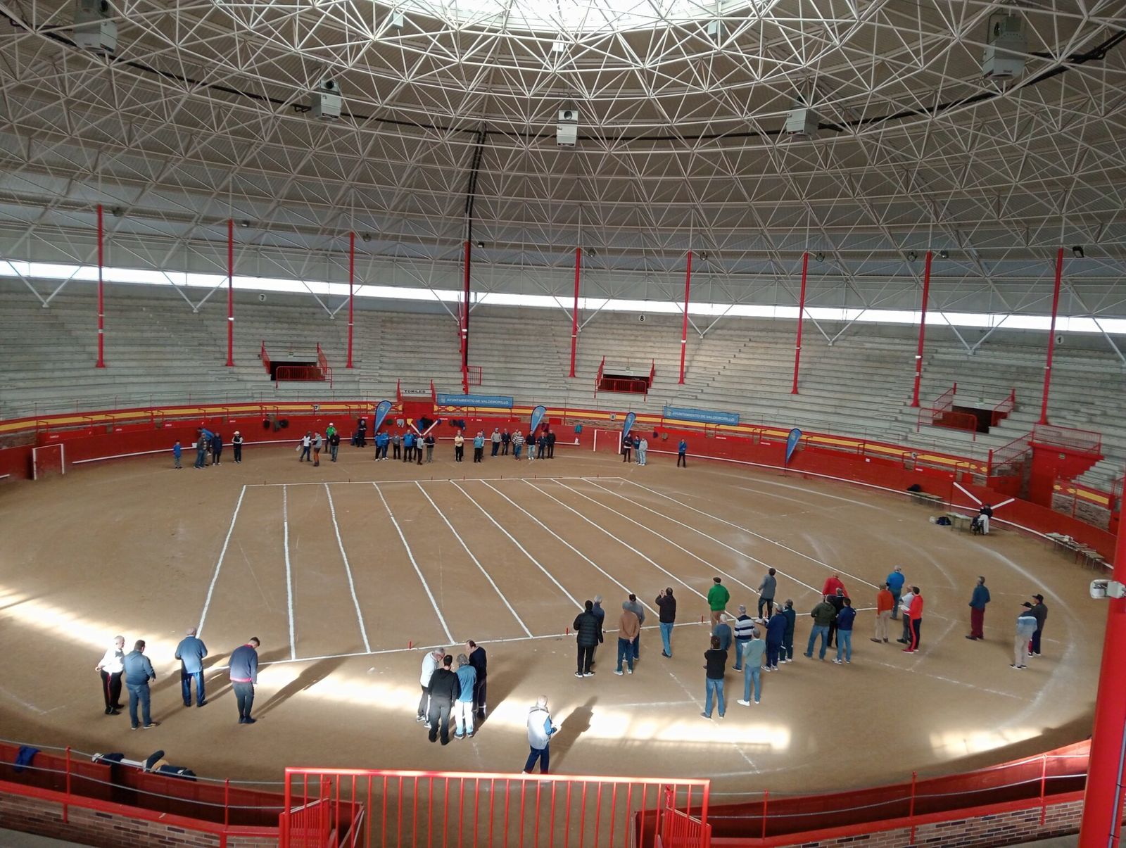La plaza de toros de Valdemorillo, pista del torneo de chito durante las fiestas
