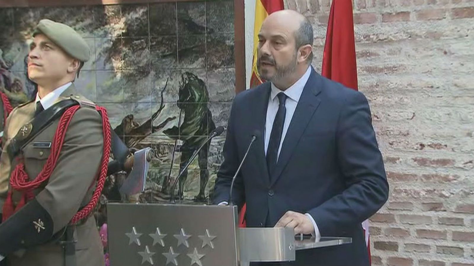 Homenaje a los Héroes del Dos de Mayo en el Cementerio de La Florida