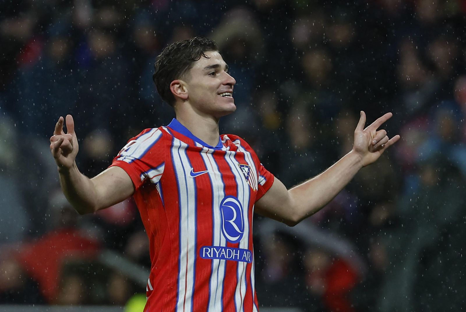 El delantero argentino del Atlético Julián Álvarez celebra el gol ante el Athletic Club