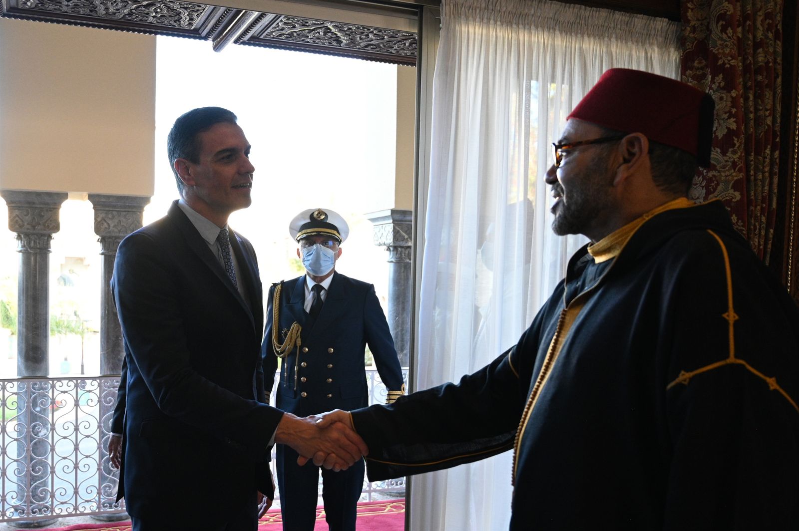 El presidente del Gobierno, Pedro Sánchez, durante su reunión con el Rey Mohamed VI en Rabat