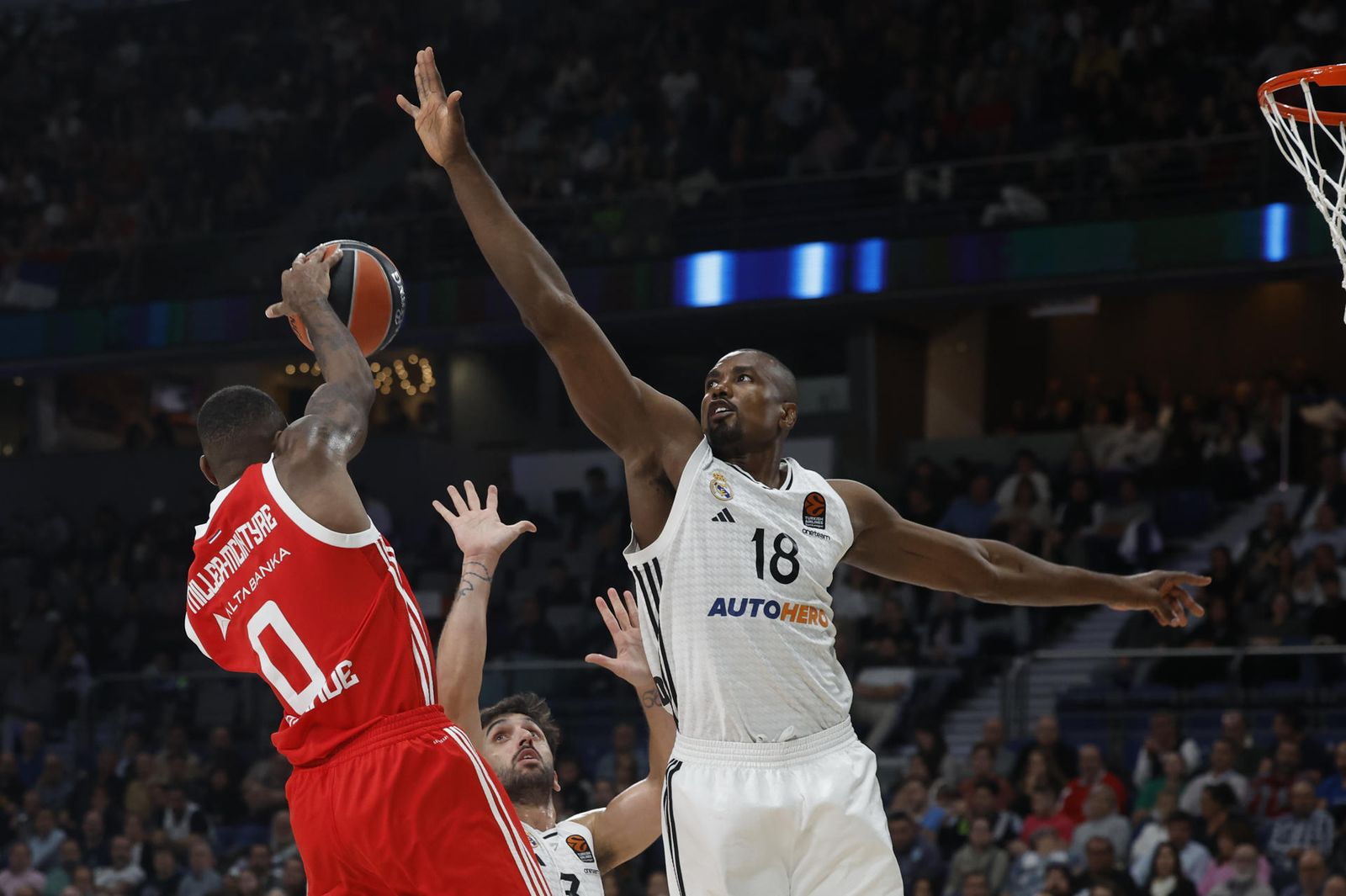 Ibaka ante Estrella Roja