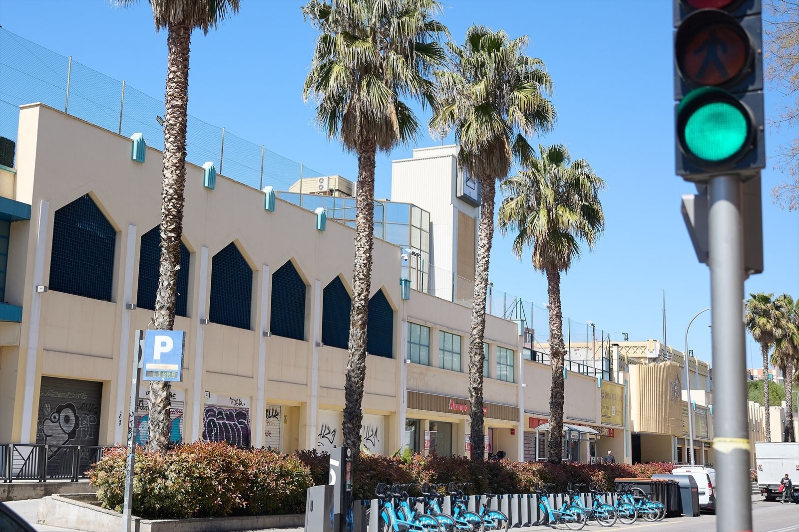 Fachada del Centro Comercial la Ermita del Santo