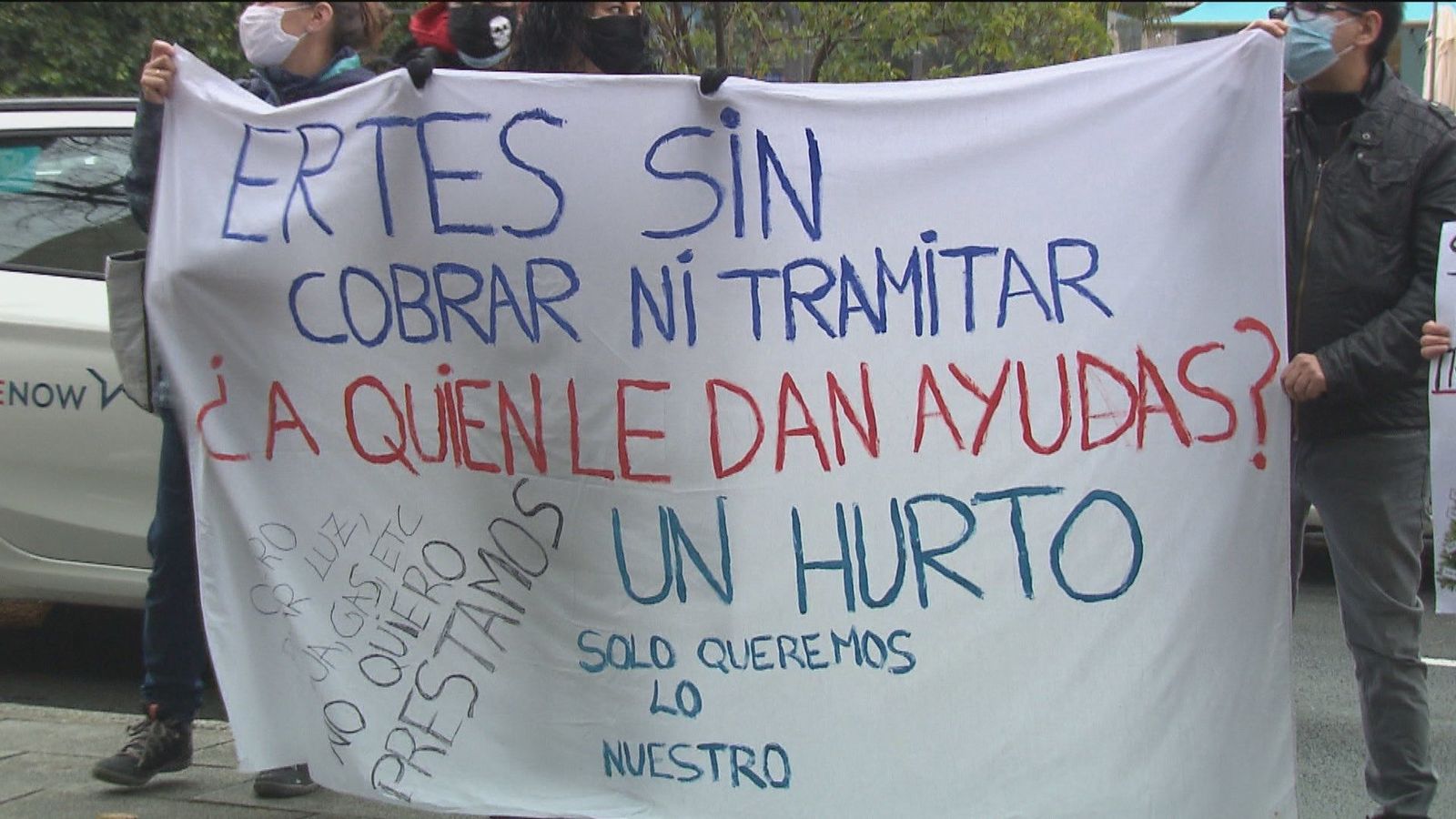 Desesperados por cobrar su ERTE, protestan a las puertas del SEPE