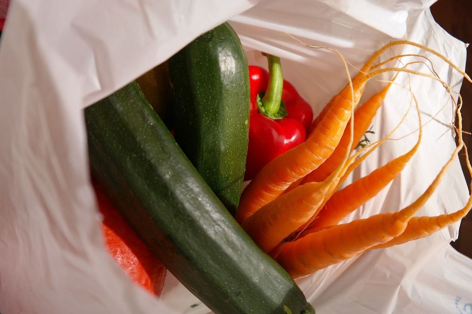 Hortalizas, legumbres verdes, huevos, pescado y carne disparan sus precios en el último año