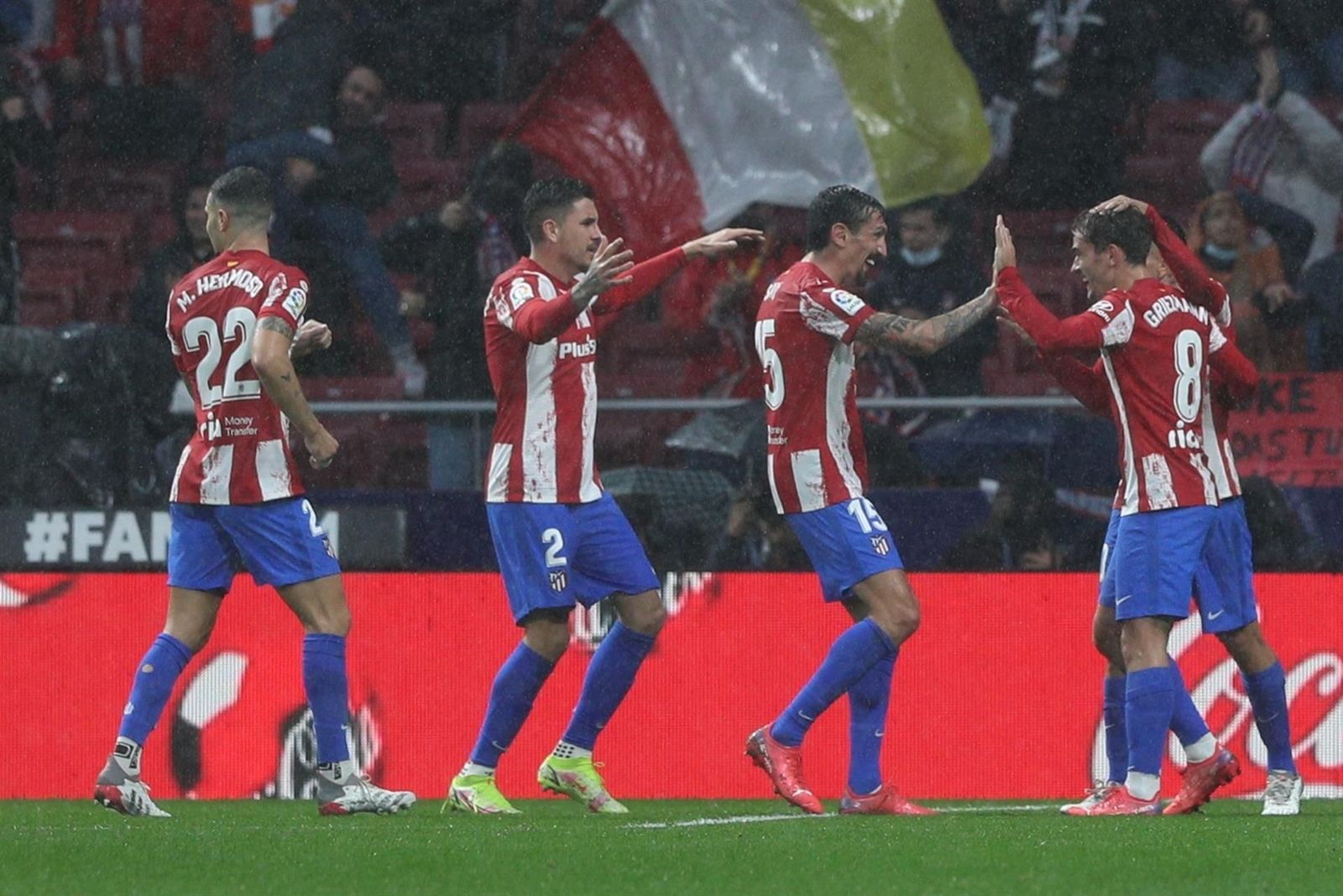 La afición del Atlético recupera la sonrisa