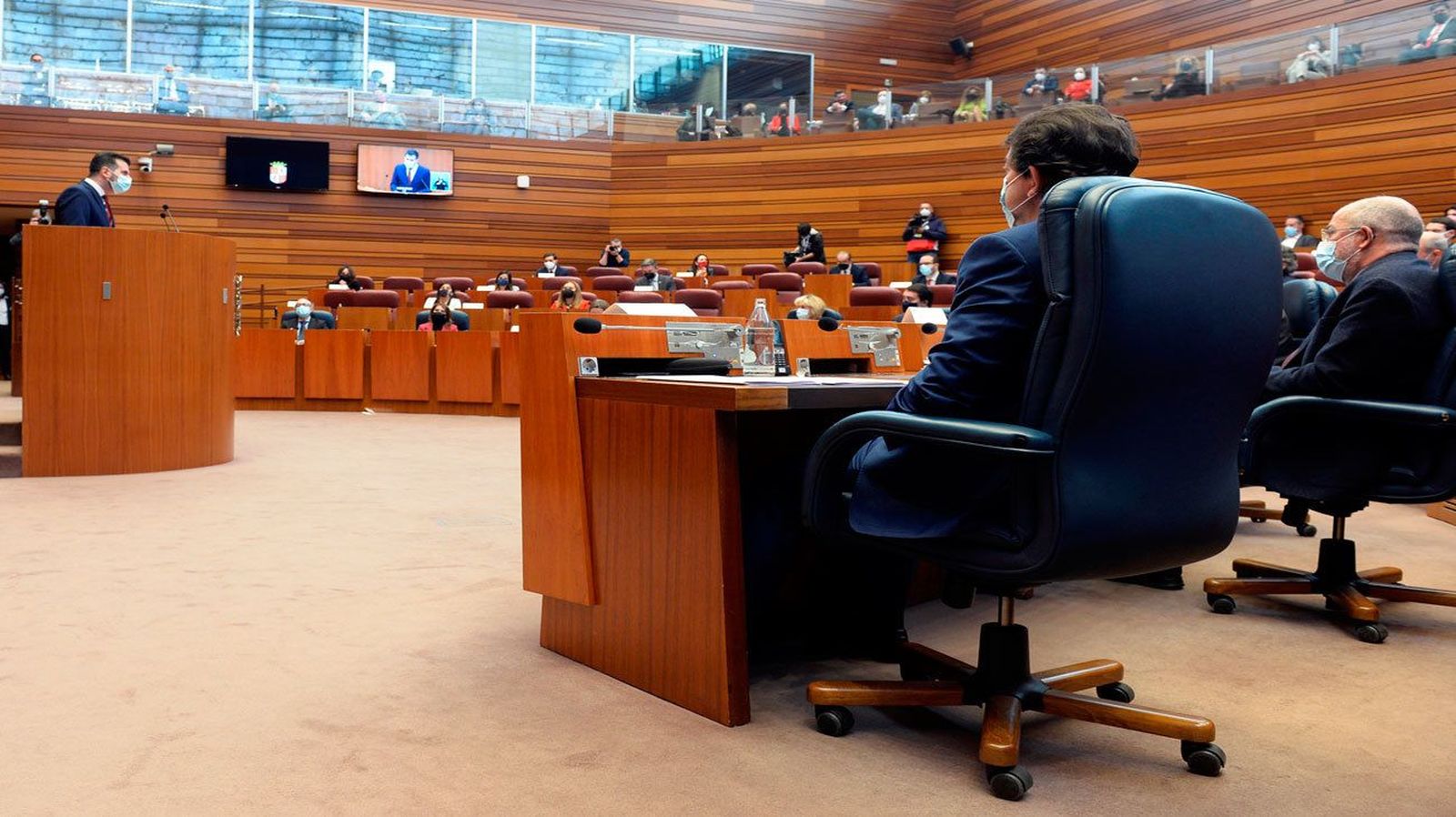 Las abstenciones del Mixto desinflan la moción de censura del PSOE en Castilla y León