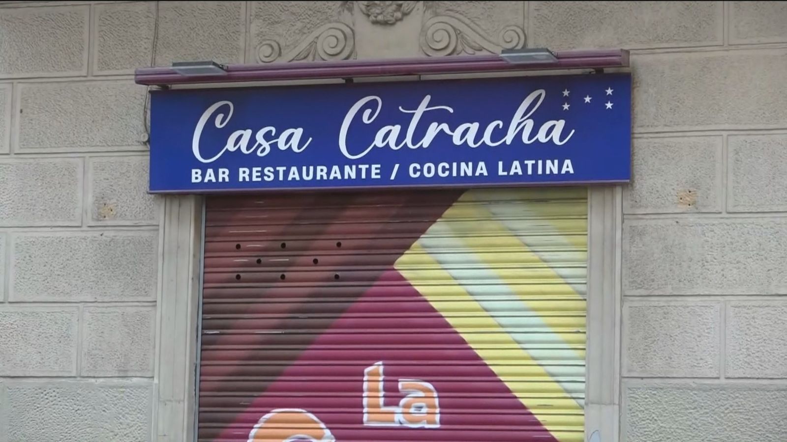 Un hombre muere a tiros en un local de Barcelona