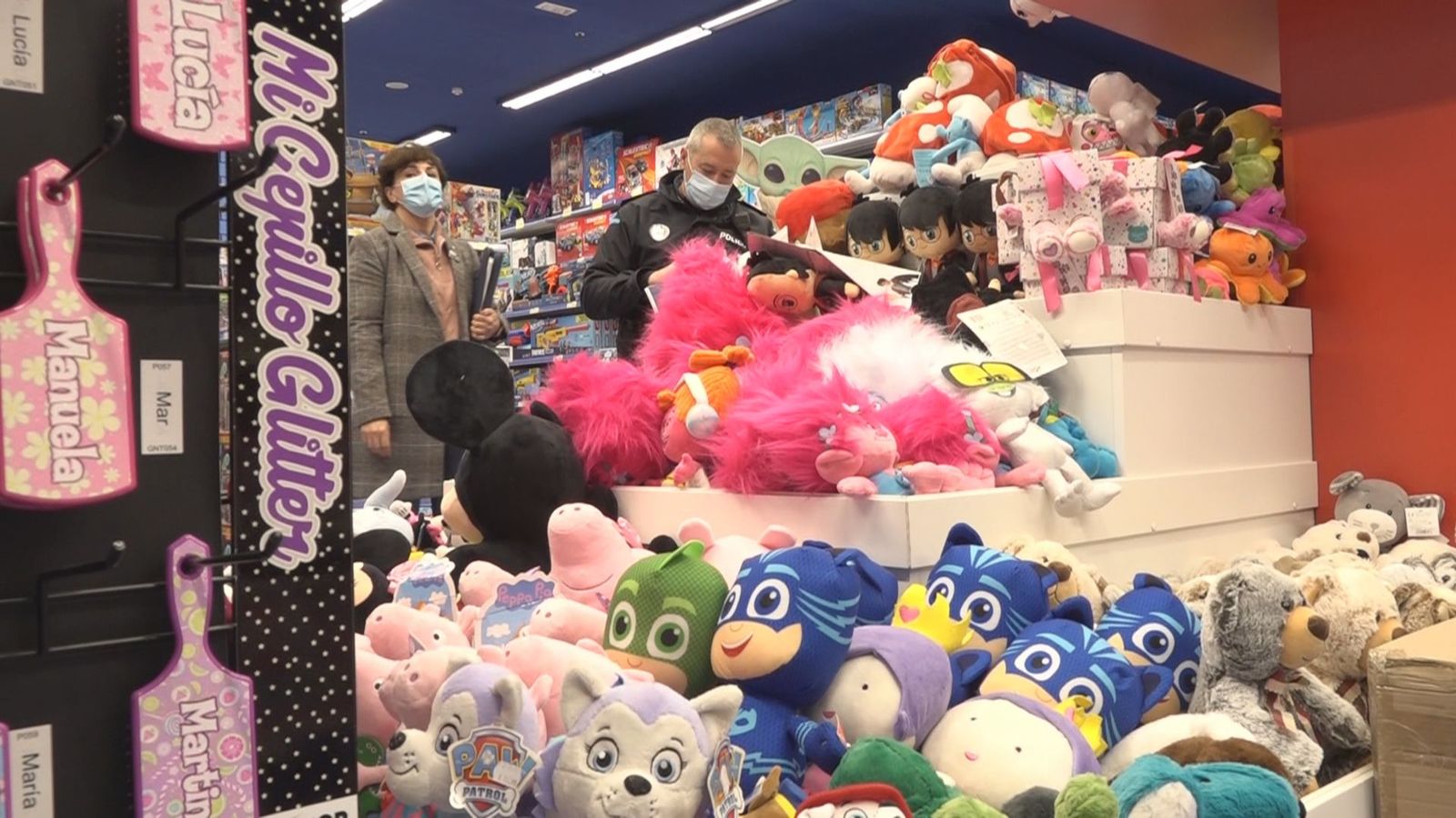 Fuenlabrada inspecciona los comercios del municipio para garantizar la seguridad en la venta de juguetes