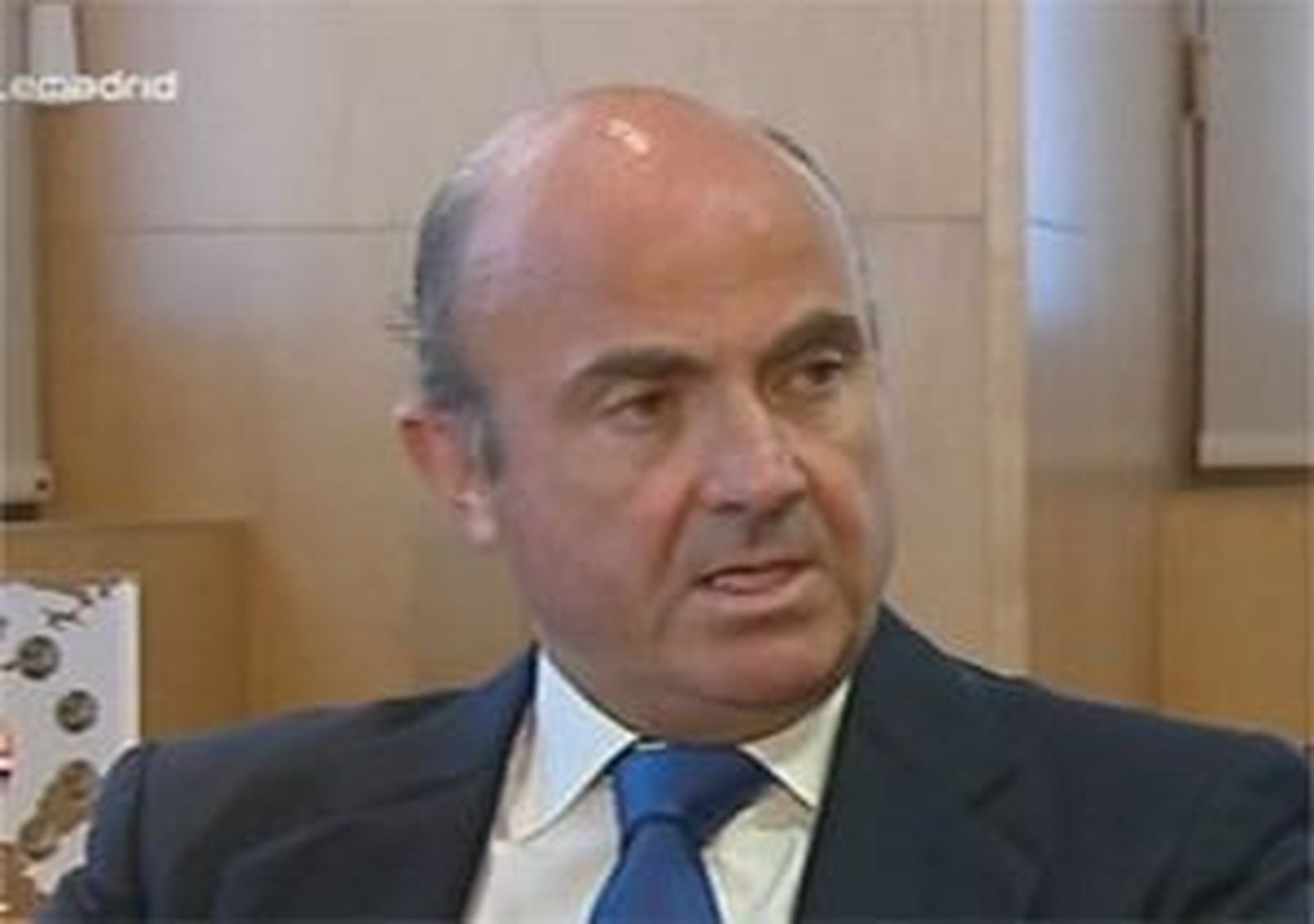 De Guindos augura una tasa de paro inferior al 27,1 % previsto para 2013