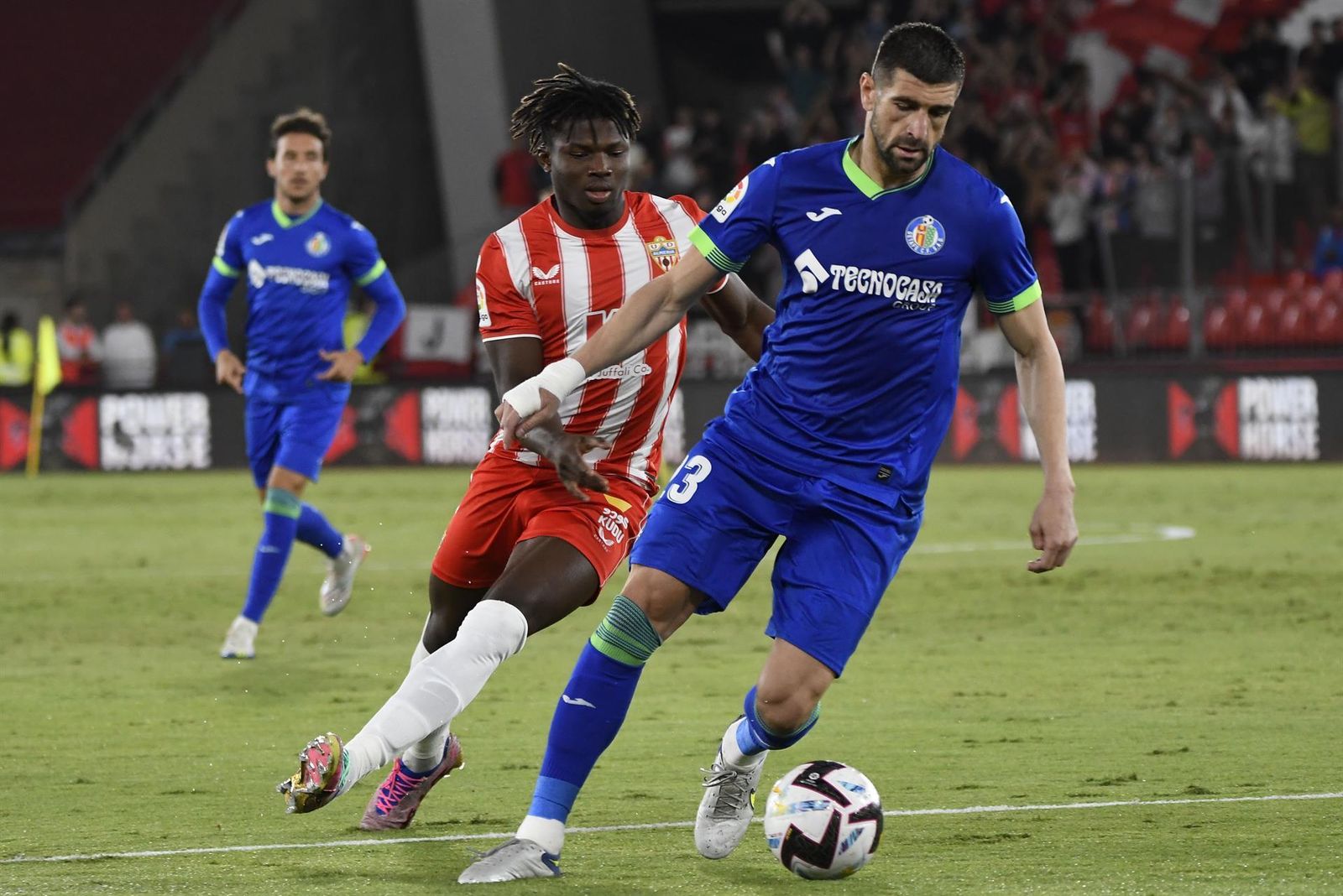 Mitrovic ante el Almería