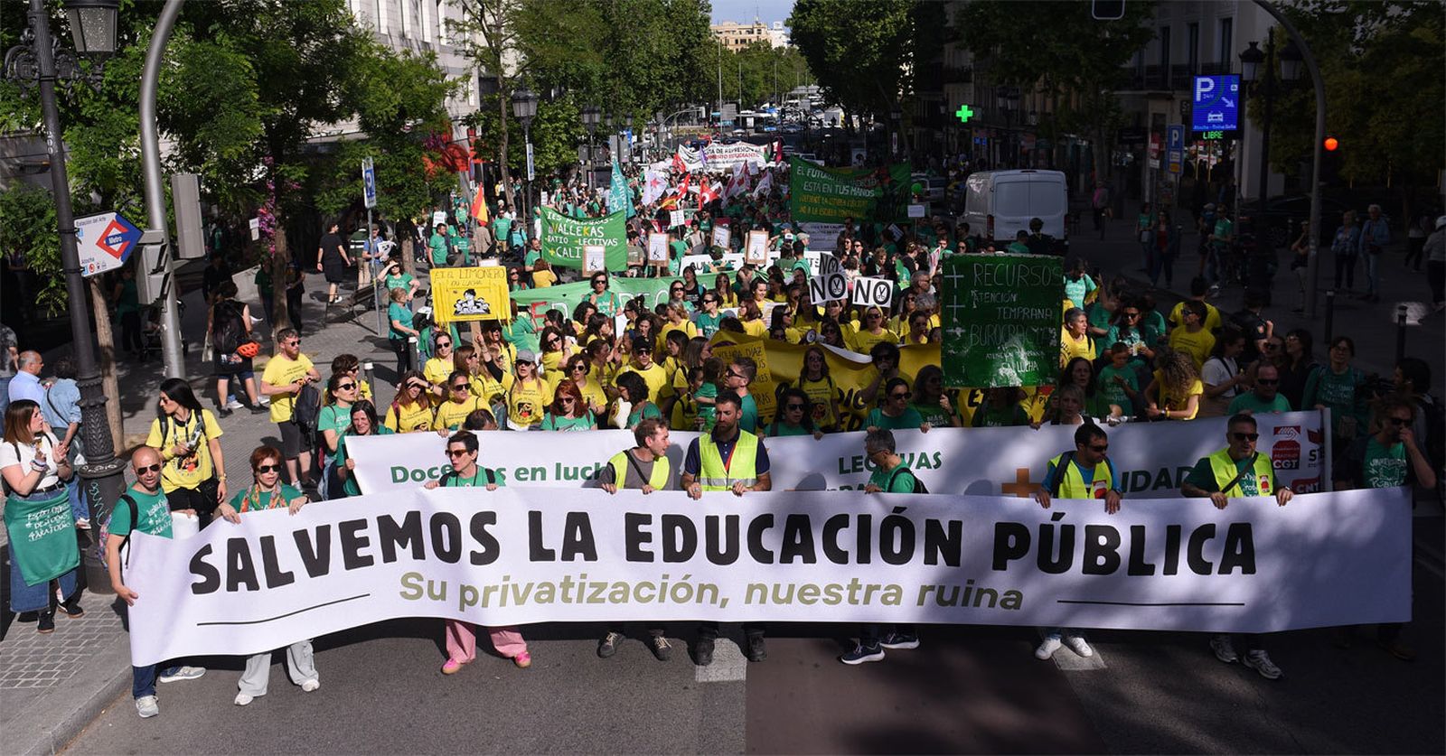 Manifestación en Madrid en defensa de la educación pública: "Faltan 'profes', sobran recortes"