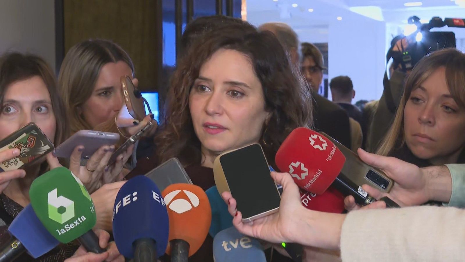 Ayuso carga contra la inacción de Sanidad con la gripe y critica sus "ocurrencias" para "demostrar quién manda"