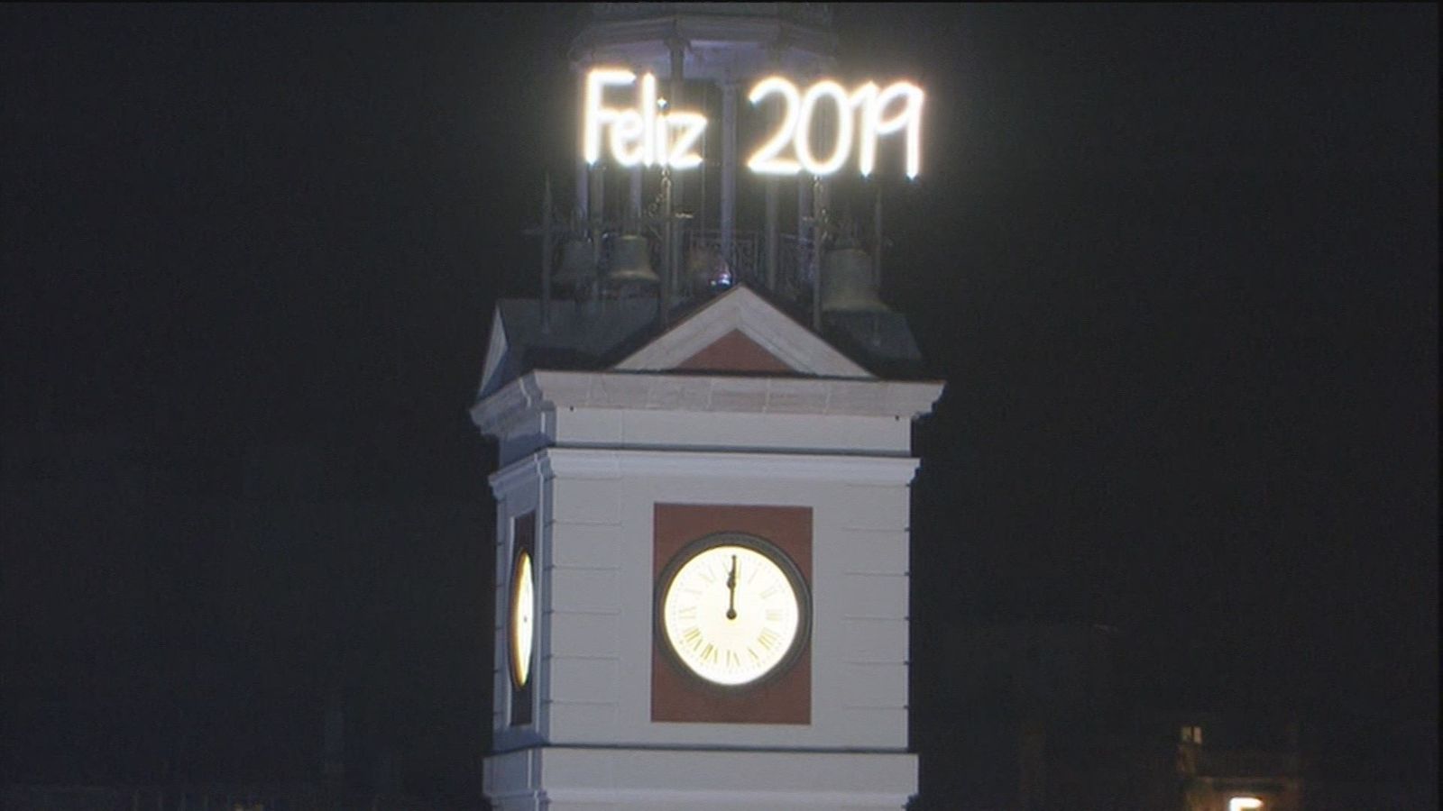 El reloj de la Puerta del Sol se prepara para celebrar la Nochevieja