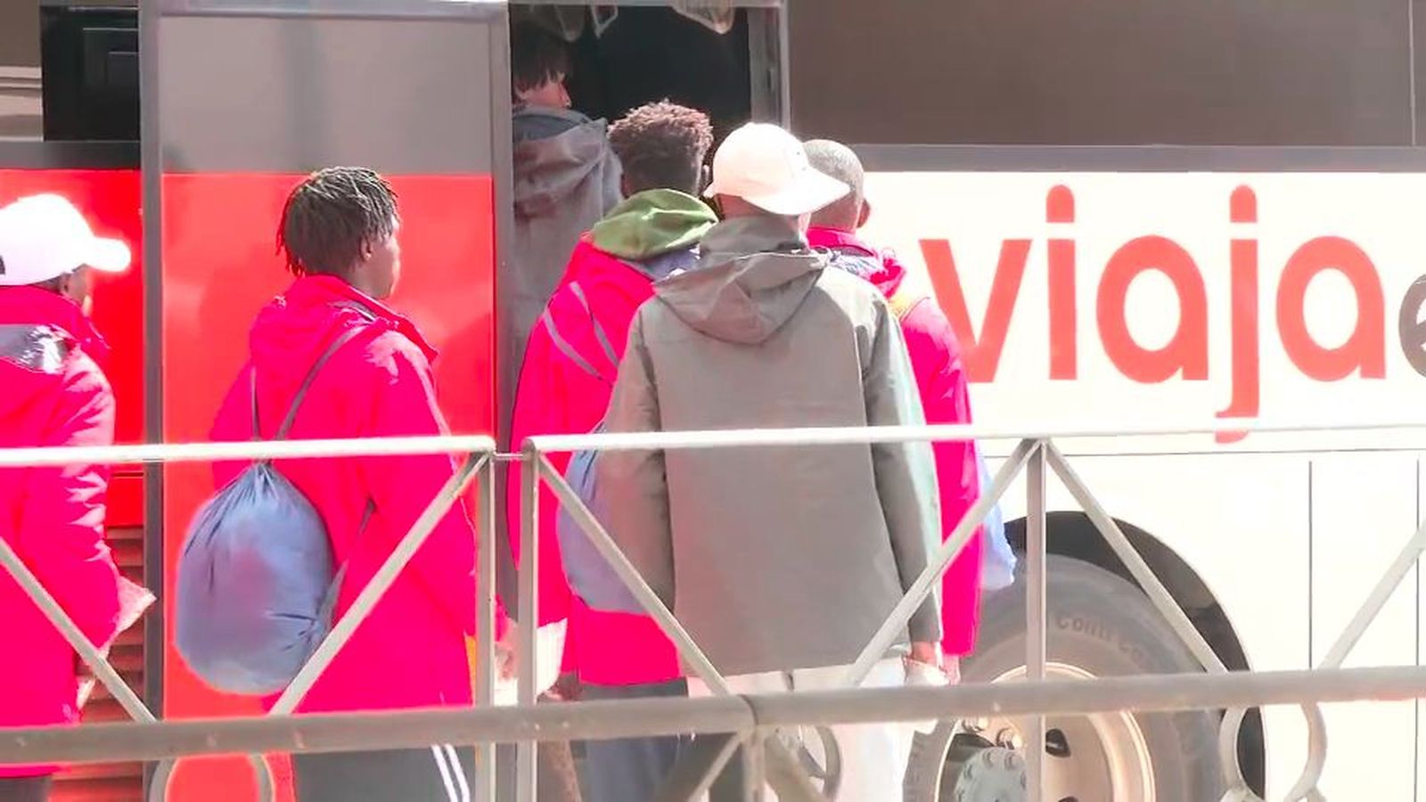 El Gobierno aprueba el polémico decreto para derivar menores migrantes a las autonomías