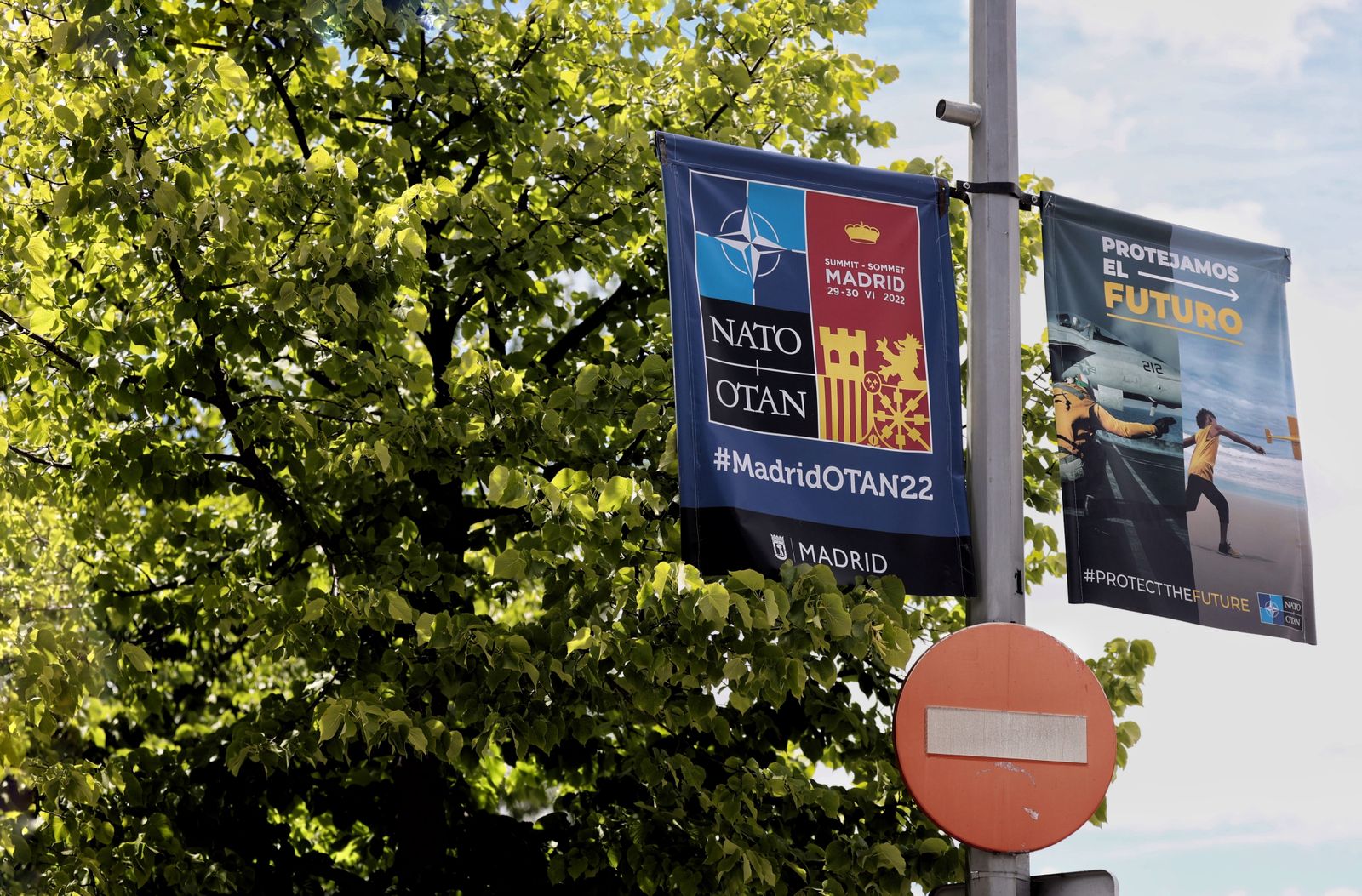 Carteles anunciadores de la Cumbre de la OTAN en Madrid