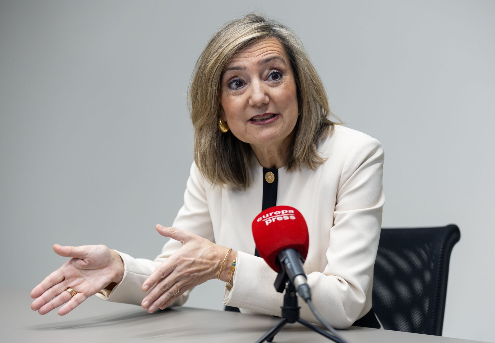 La alcaldesa de Pamplona advierte sobre Bildu: "Ya no matan, pero nos siguen escupiendo"