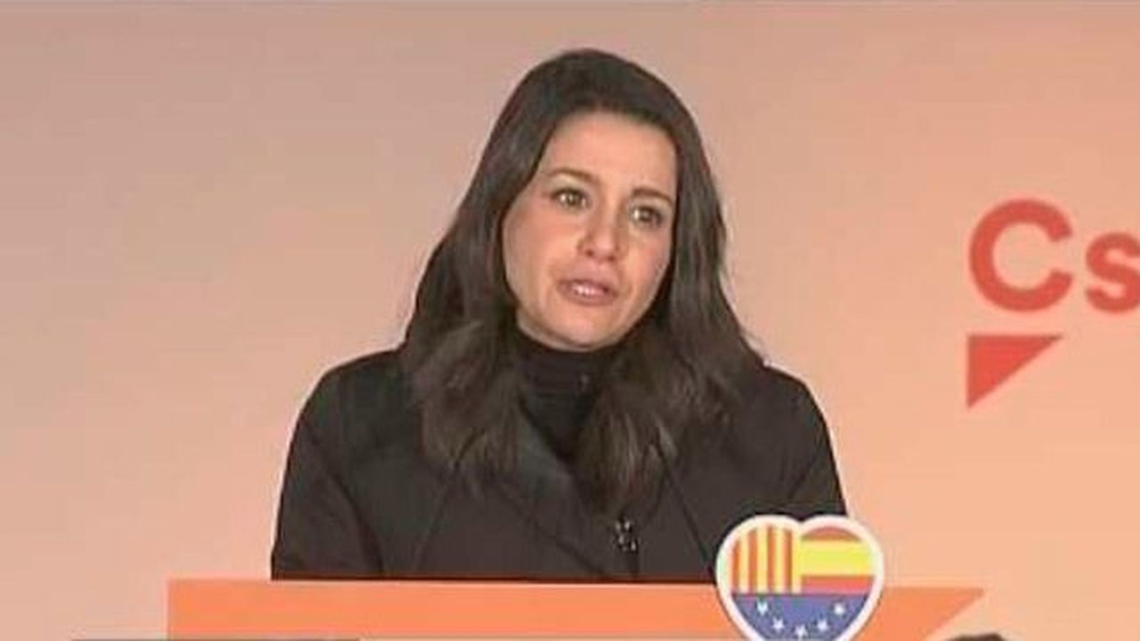 Arrimadas no descarta nada y afea A Puigdemont que quiera ser un president "holograma"