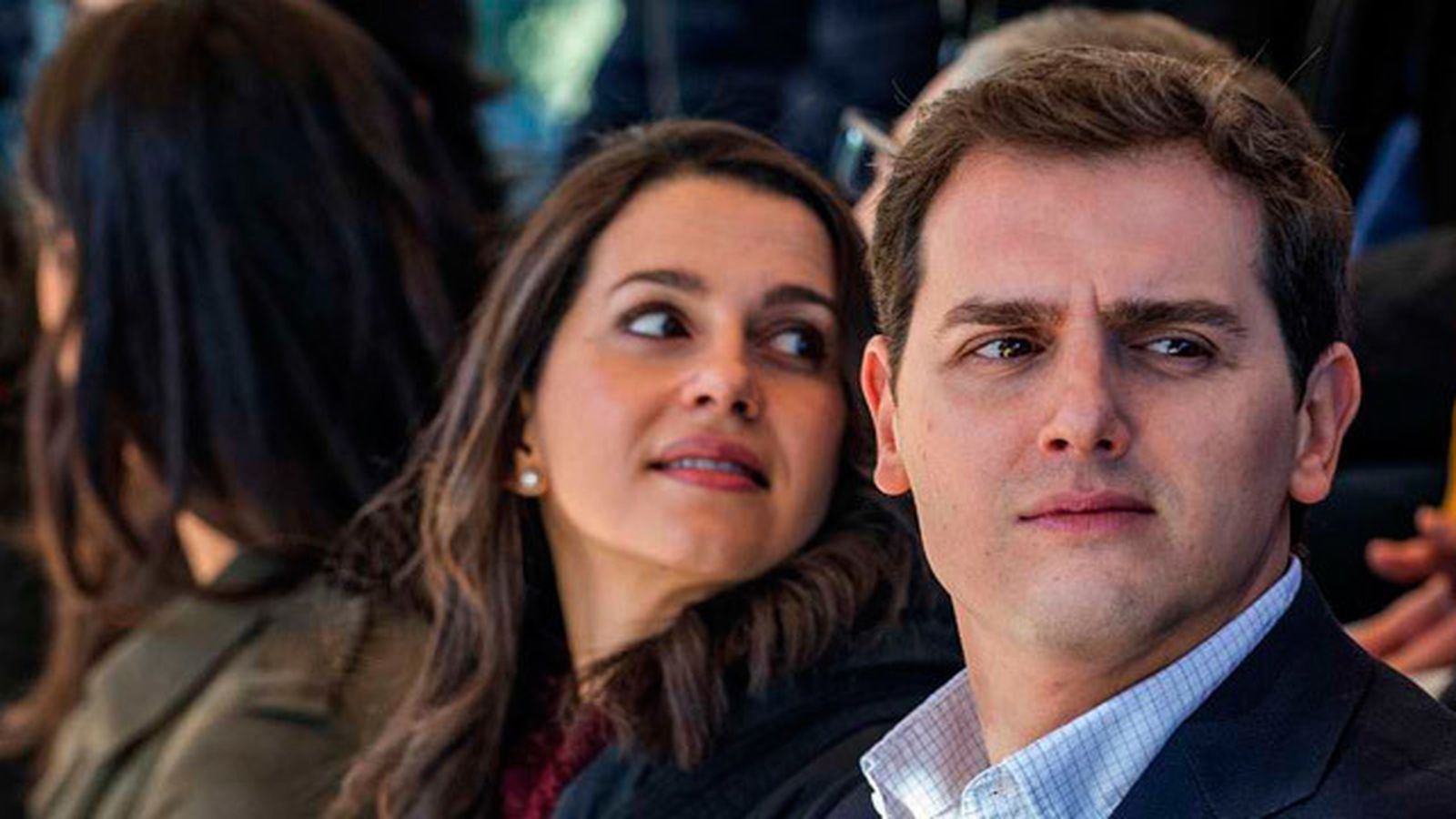 Cs consolida su ascenso, supera a Podemos y se coloca a menos de seis puntos de PP y PSOE