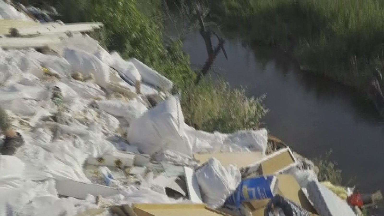 Los incívicos han seguido 'ensuciando' el Río Guadarrama durante el confinamiento