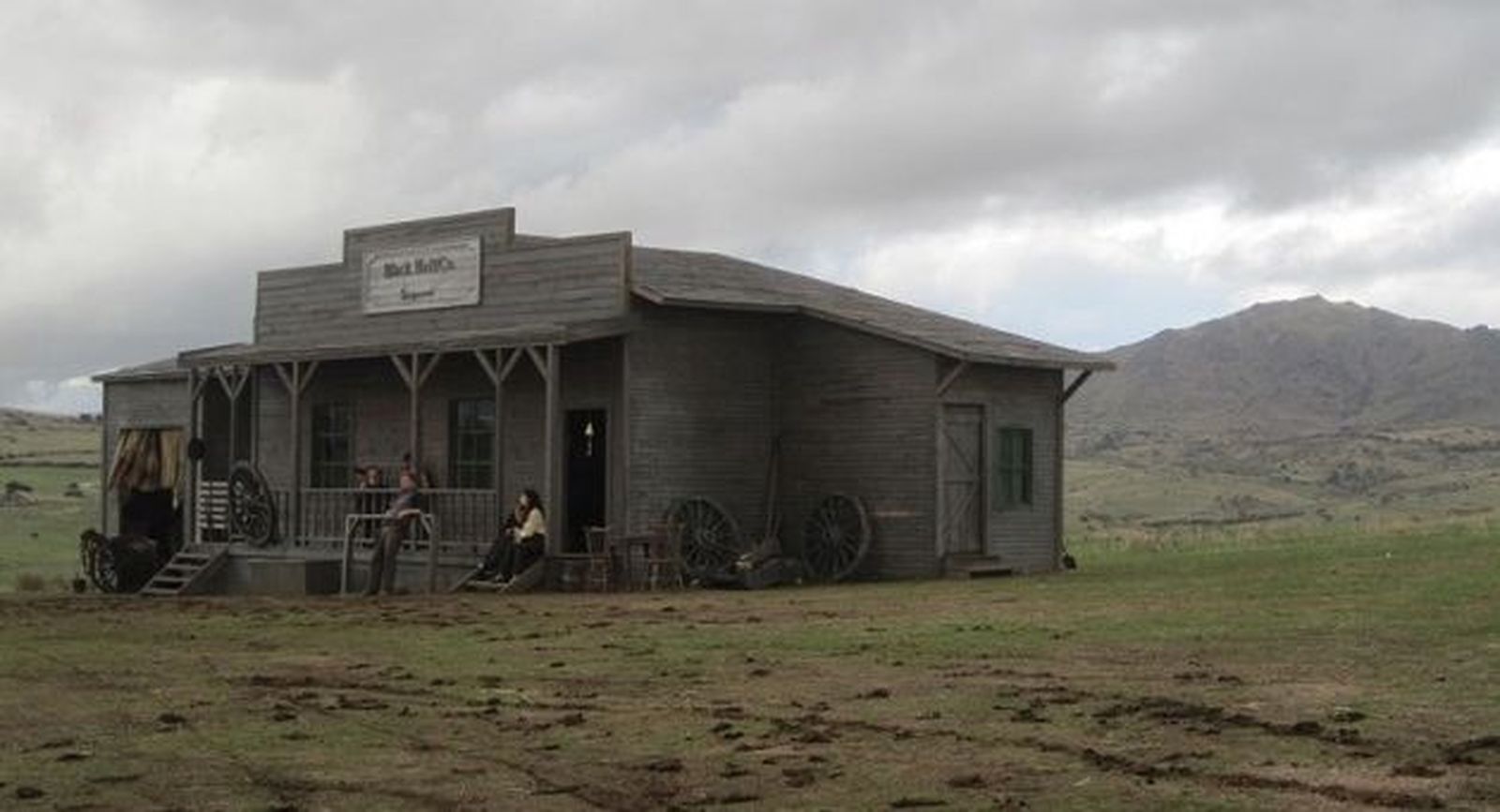 El último decorado de un 'western' derribado ya en Colmenar Viejo