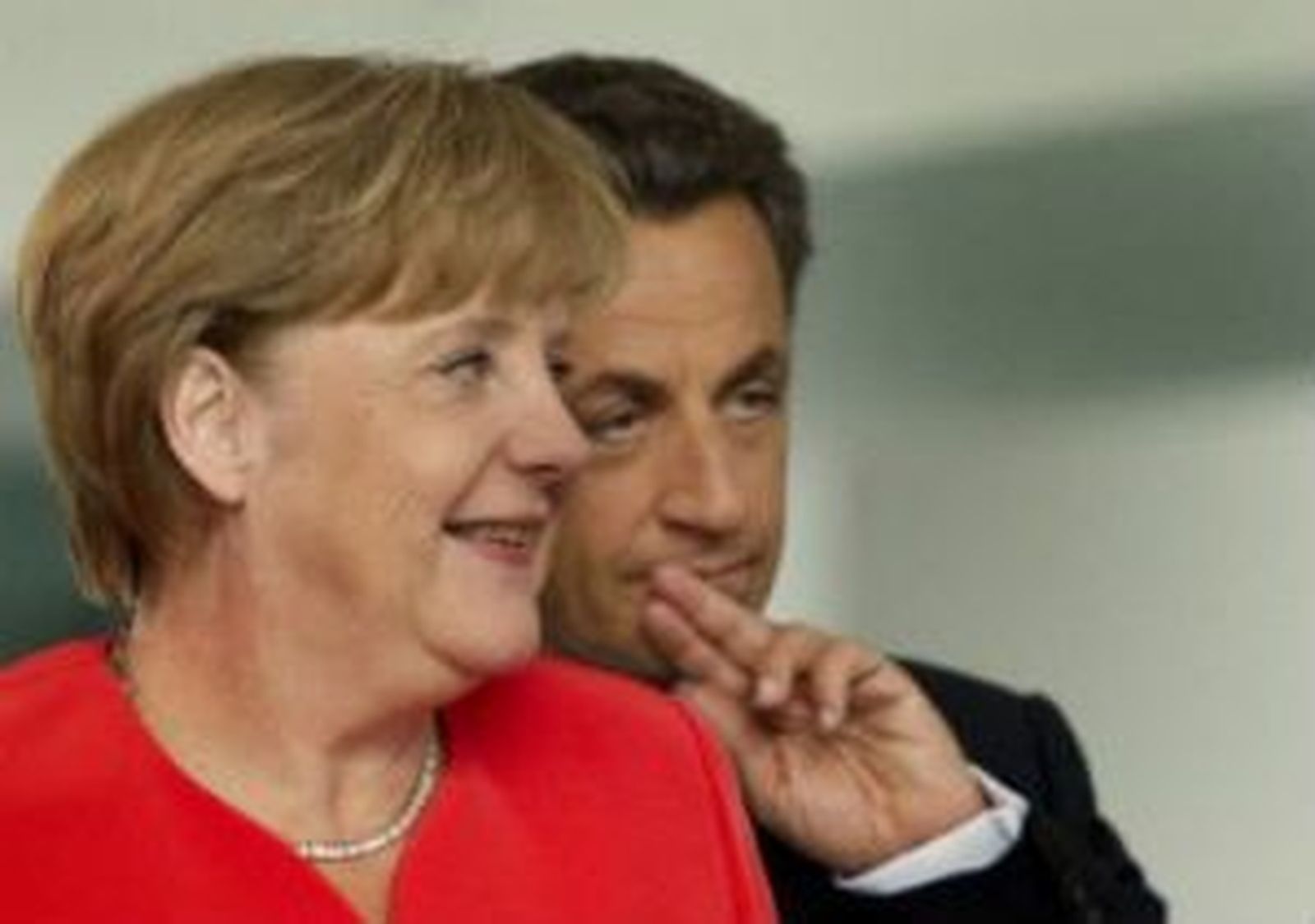 Merkel y Sarkozy se reúnen en Berlín  para preparar la reunión del Eurogrupo del jueves