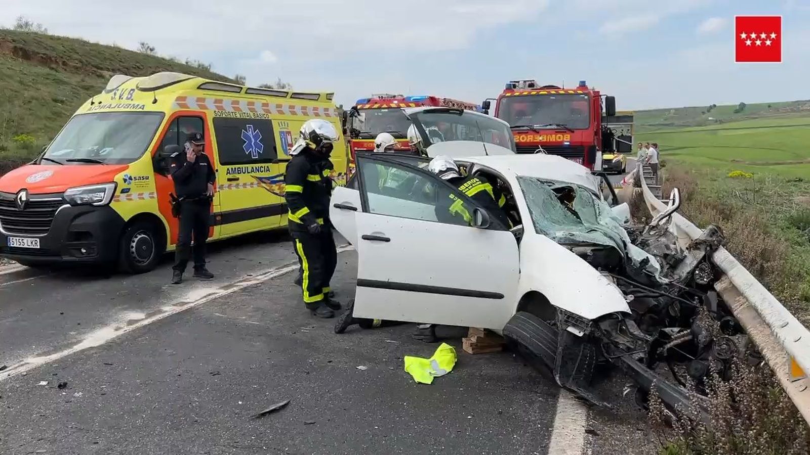 Muere un joven de 19 años al chocar su coche contra un camión blindado en Ajavir