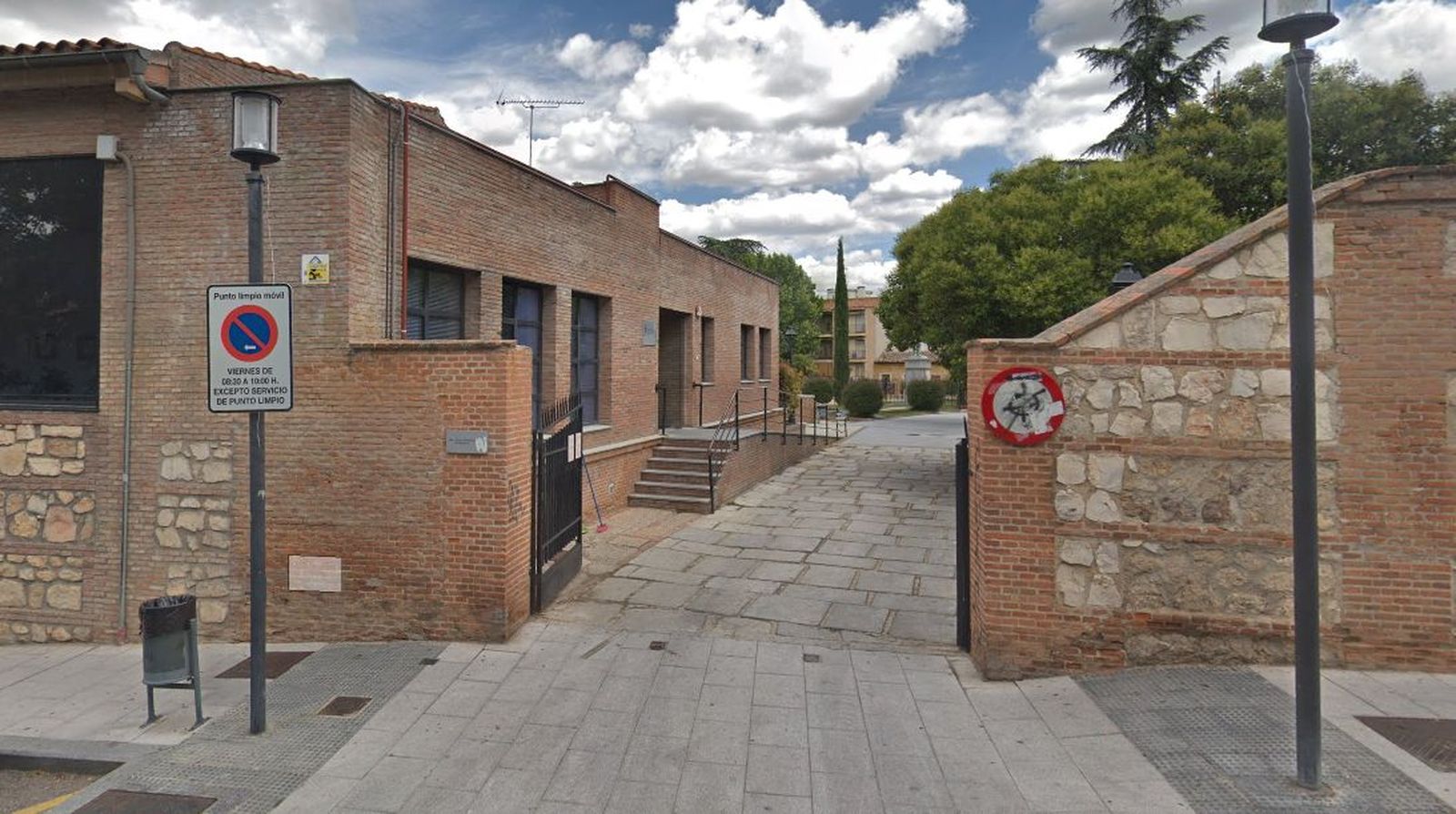Centro Municipal de Mayores de Valdemoro en la calle General Martitegui